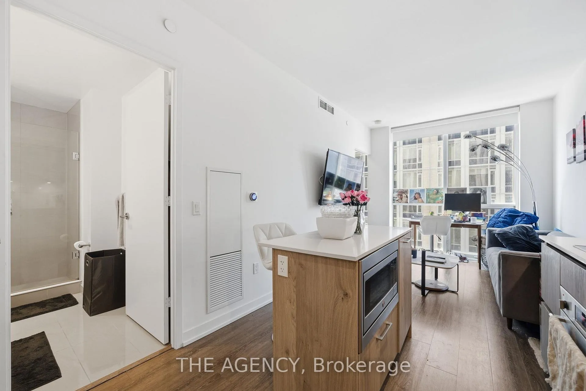 Front of Unit 804, 1 Yorkville Avenue