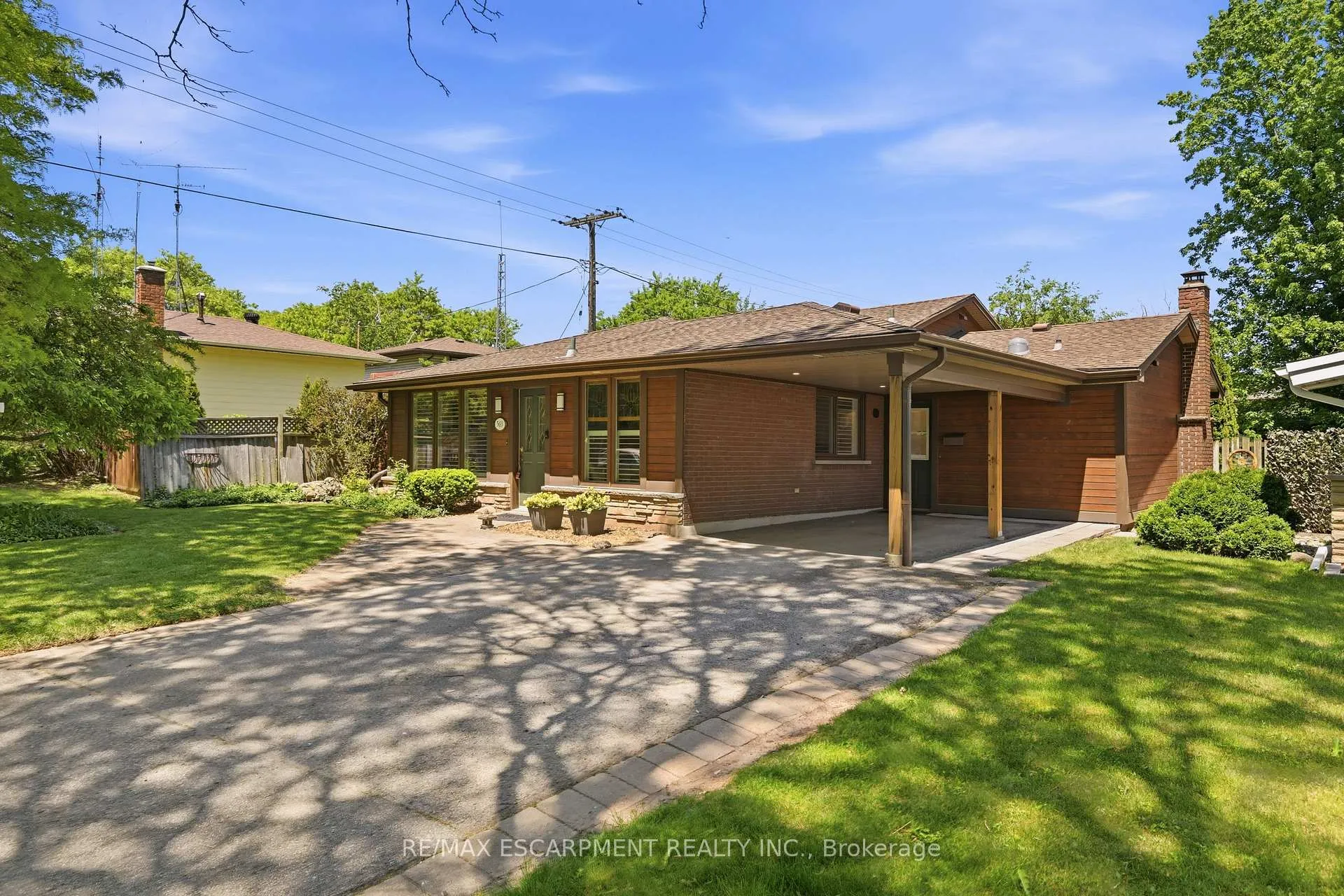 Photo 2 of 563 Elwood Road, Burlington, Roseland — HOMEH