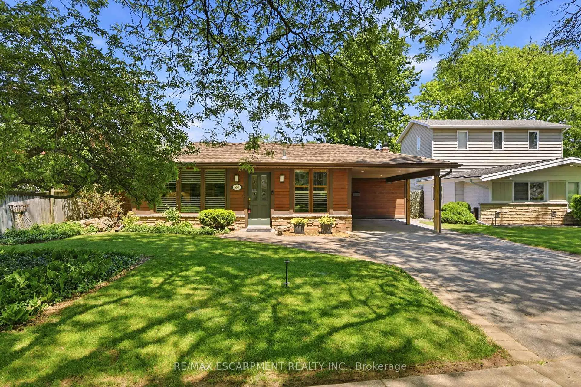 Photo 3 of 563 Elwood Road, Burlington, Roseland — HOMEH