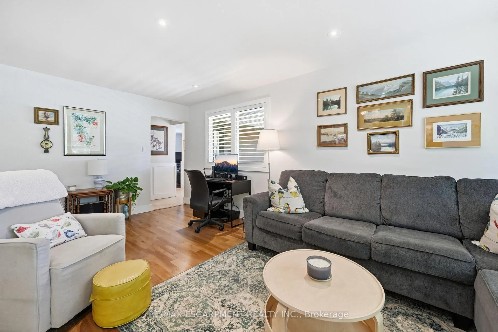 Photo 14 of 563 Elwood Road, Burlington, Roseland — HOMEH