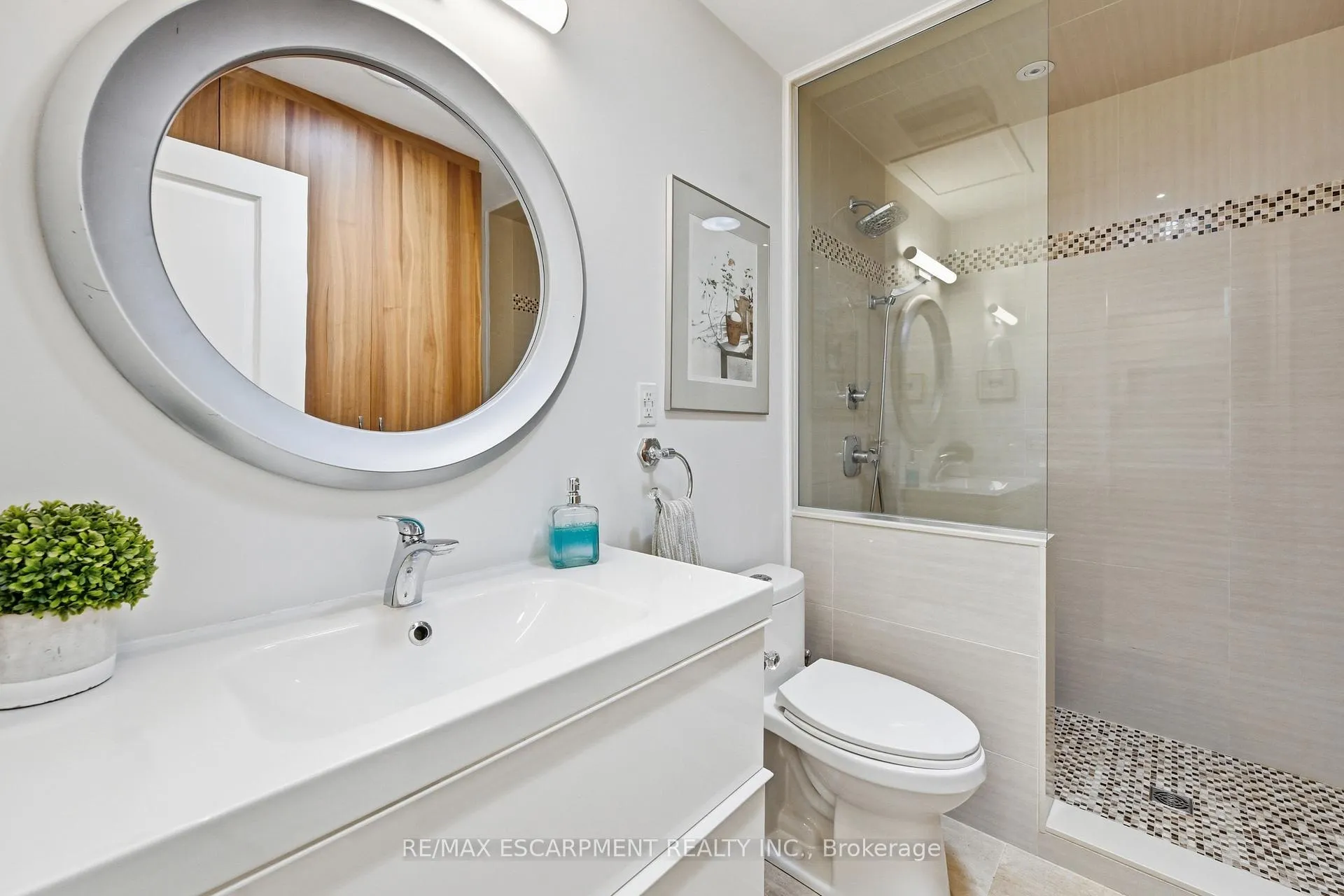 Photo 17 of 563 Elwood Road, Burlington, Roseland — HOMEH