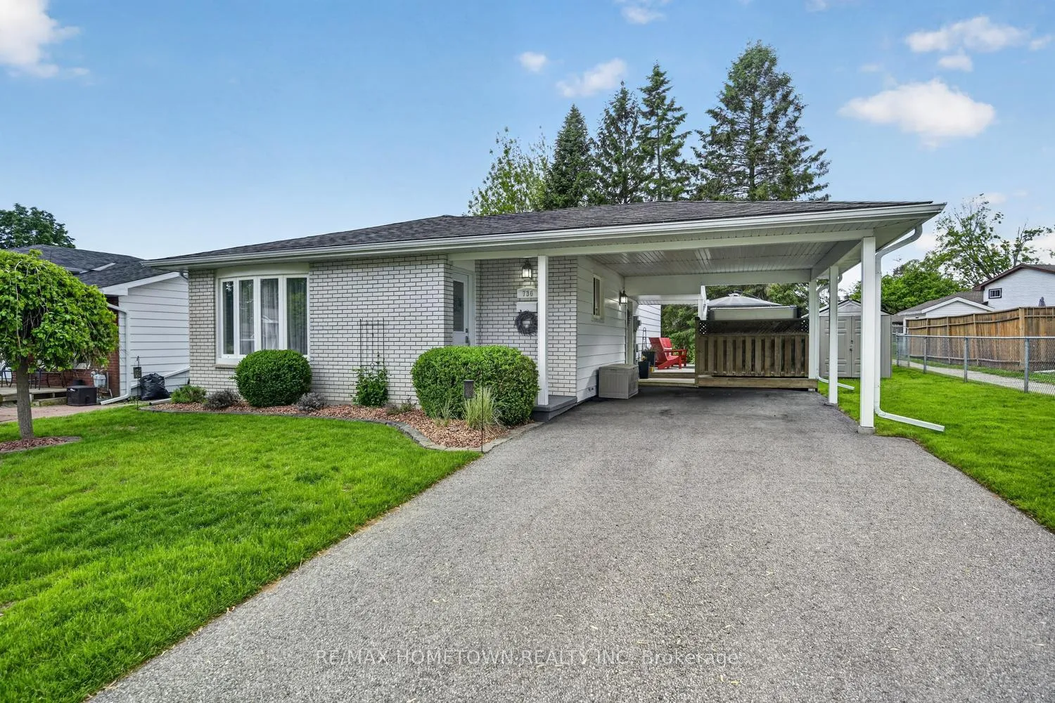 Photo 1 of 736 Comstock Crescent, Brockville — HOMEH