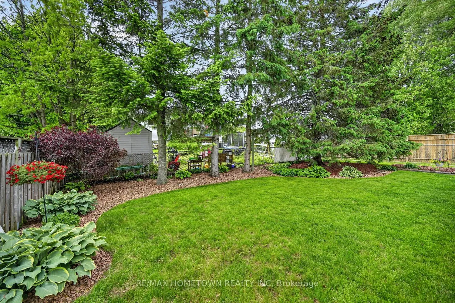Photo 6 of 736 Comstock Crescent, Brockville — HOMEH