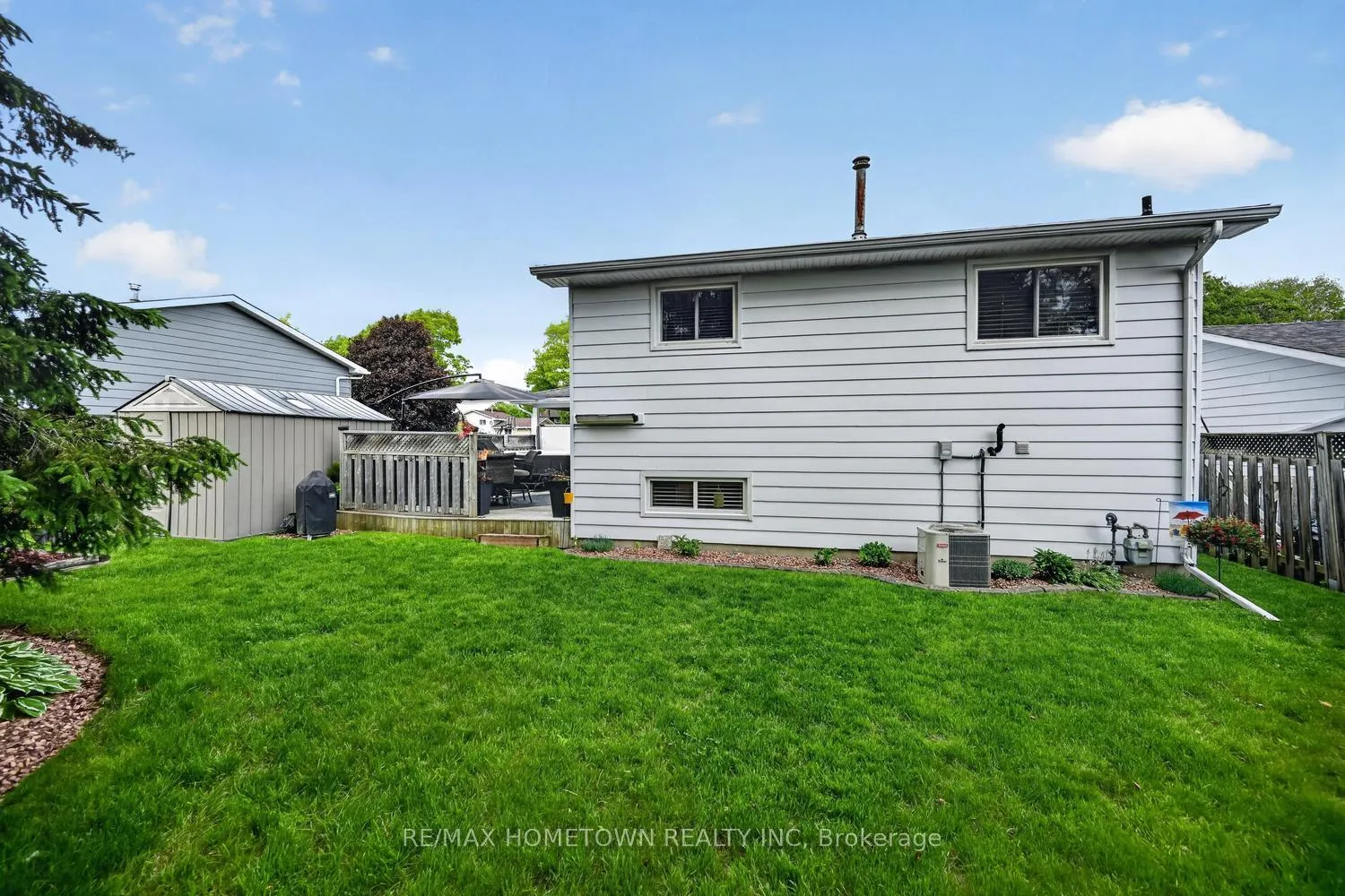 Photo 8 of 736 Comstock Crescent, Brockville — HOMEH