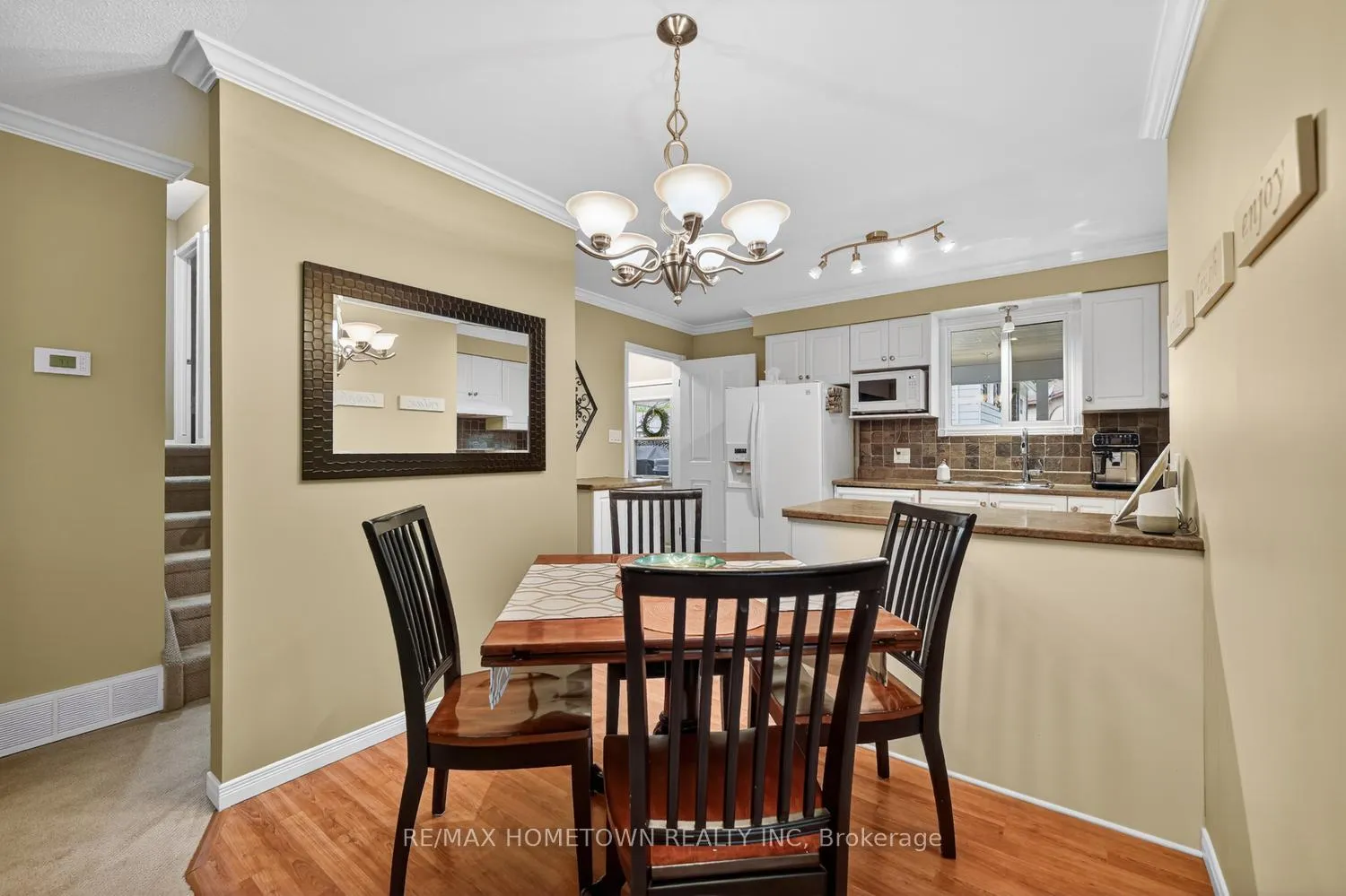 Photo 16 of 736 Comstock Crescent, Brockville — HOMEH