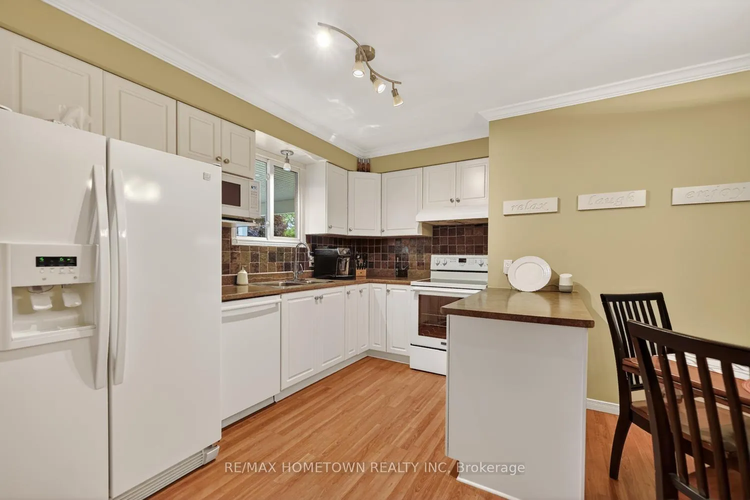 Photo 19 of 736 Comstock Crescent, Brockville — HOMEH