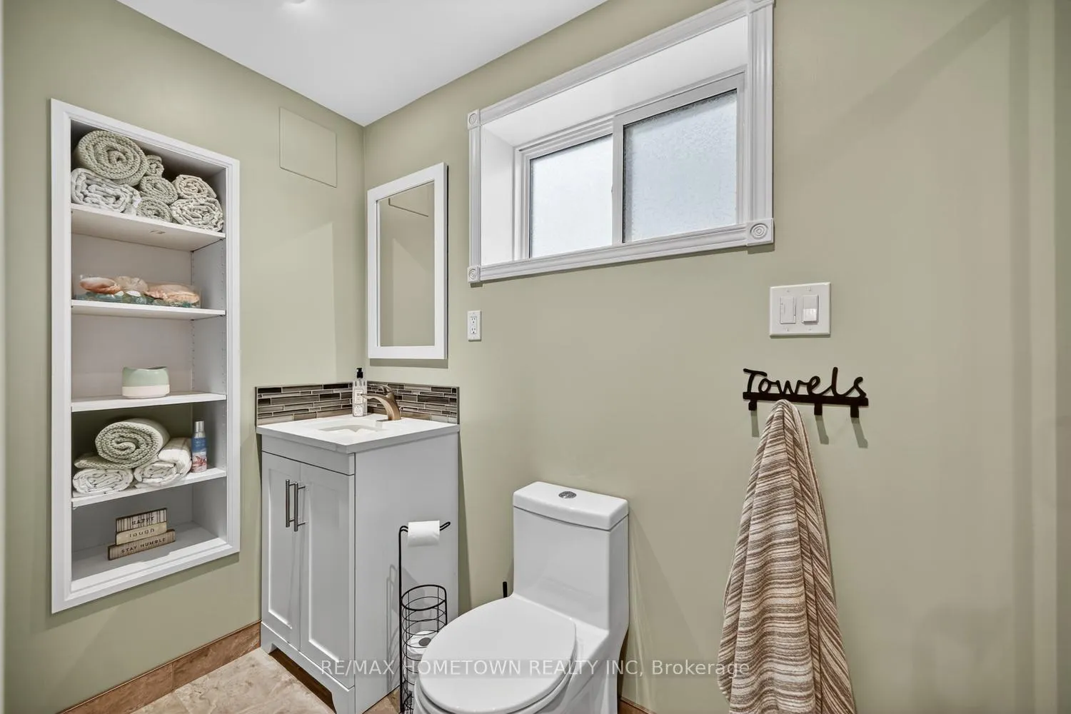 Photo 30 of 736 Comstock Crescent, Brockville — HOMEH