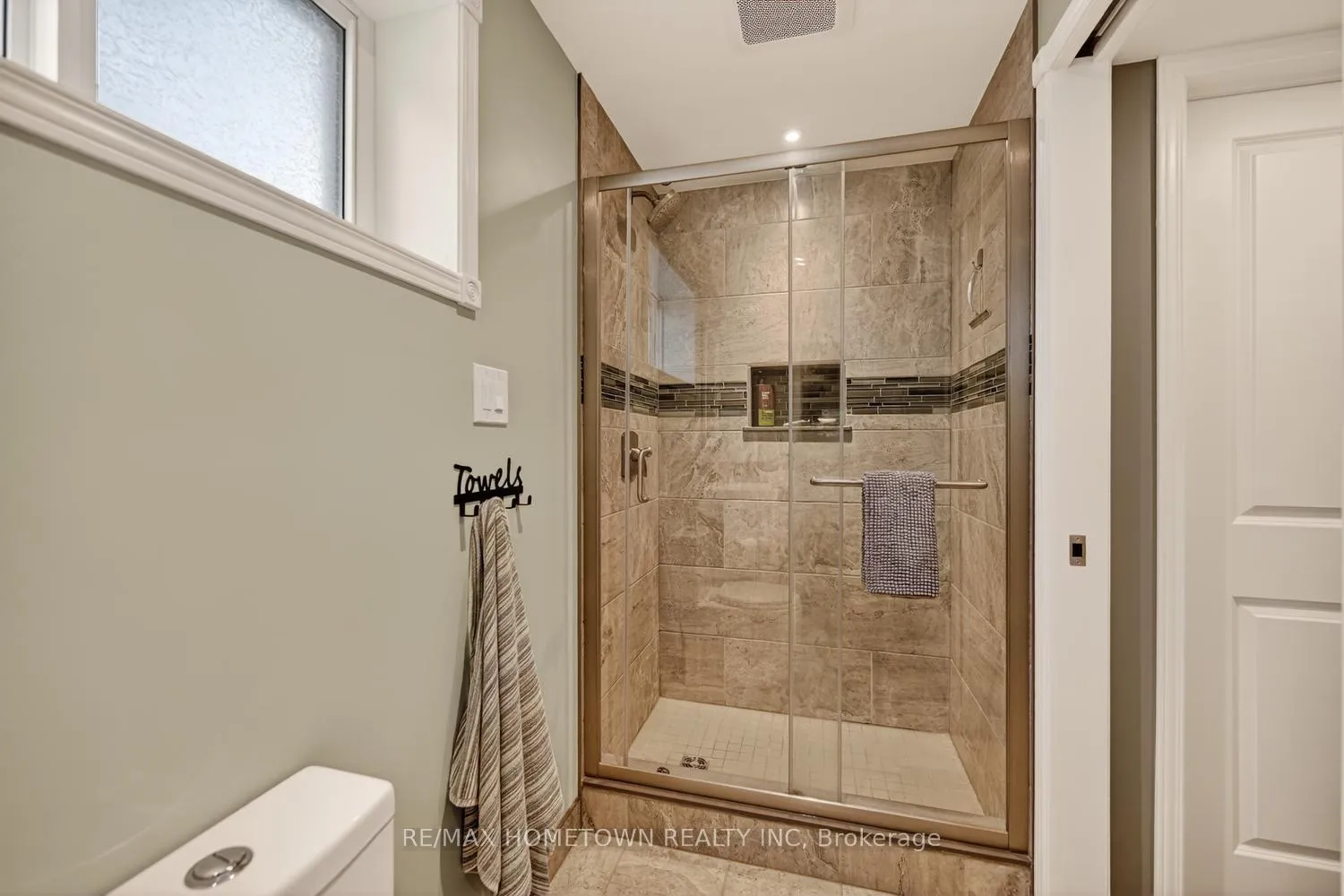 Photo 31 of 736 Comstock Crescent, Brockville — HOMEH
