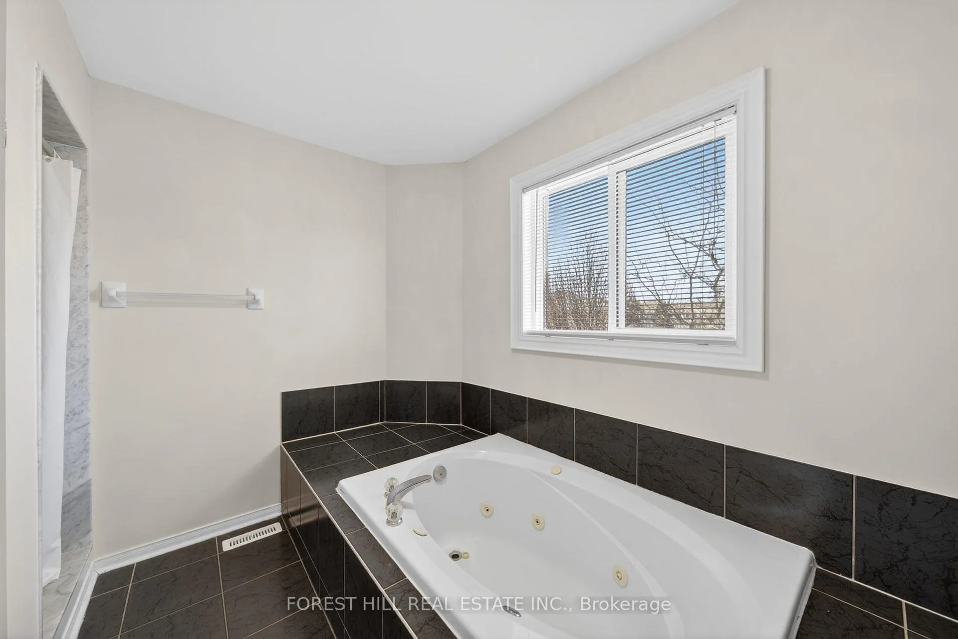 Photo 22 of 1937 Wilson Street, Innisfil, Alcona — HOMEH