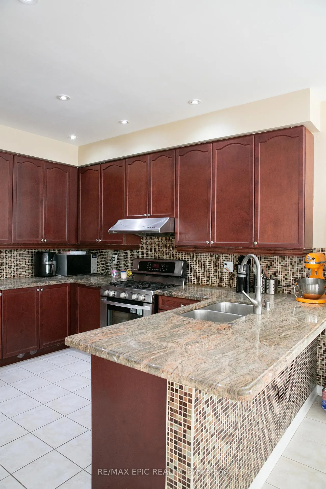 Photo 4 of 45 Golden Meadow Drive, Markham, Wismer — HOMEH
