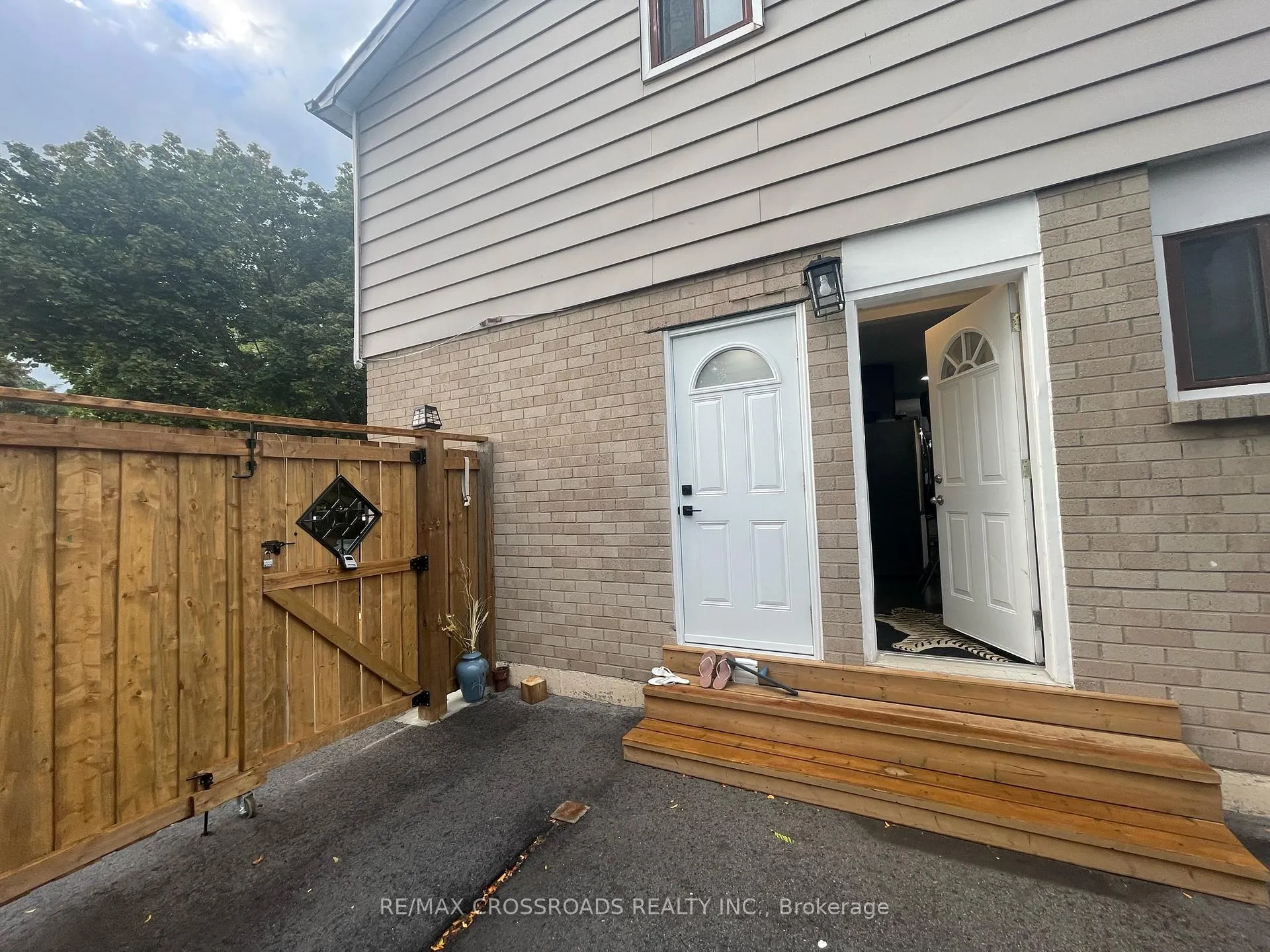 Photo 3 of 256 Birchcliffe Crescent, Hamilton, Berrisfield — HOMEH