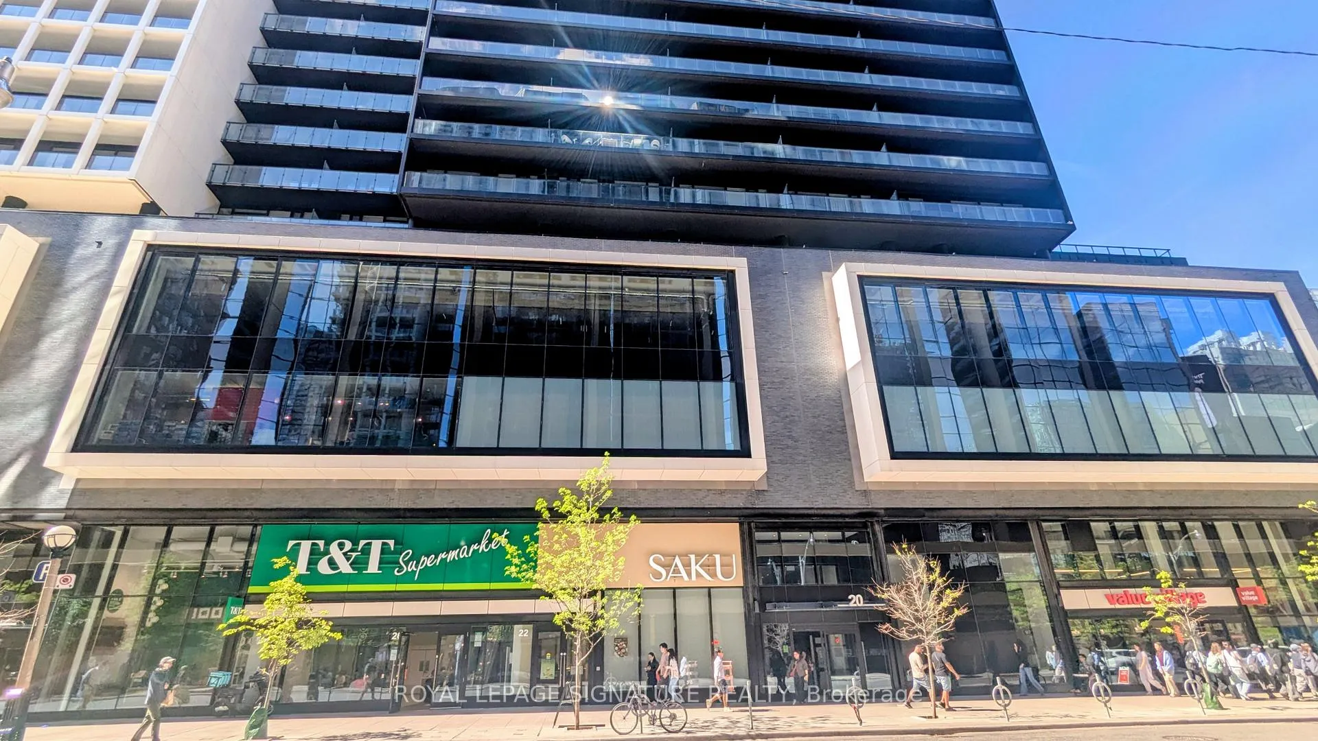 Front of Unit 810, 20 Edward Street