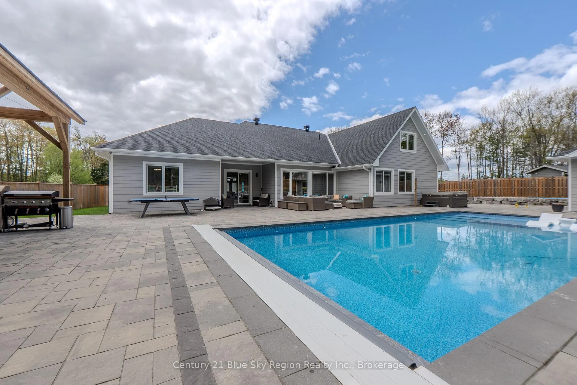 Photo 6 of 54 Grey Stone Avenue, North Bay, Airport — HOMEH