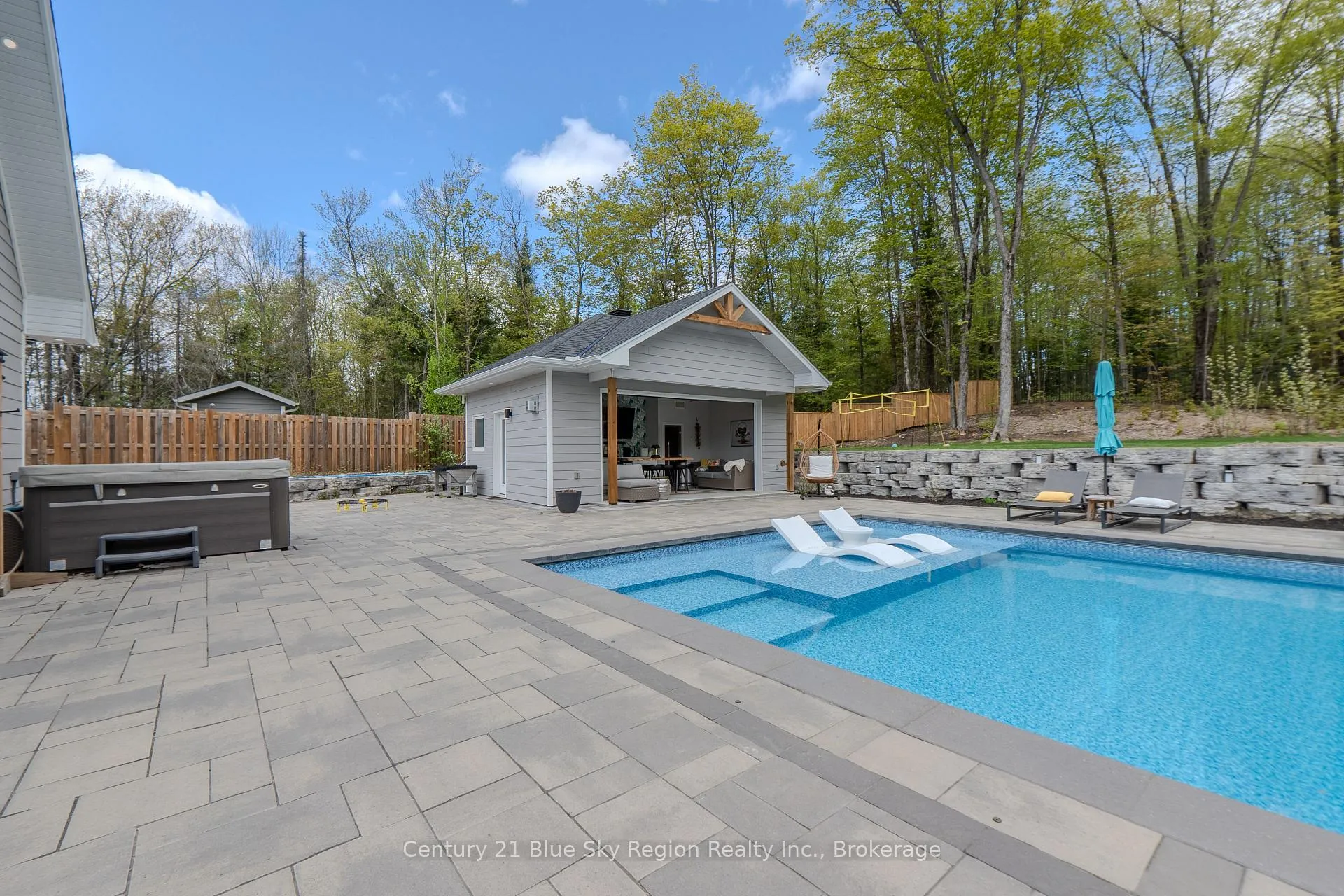 Photo 10 of 54 Grey Stone Avenue, North Bay, Airport — HOMEH
