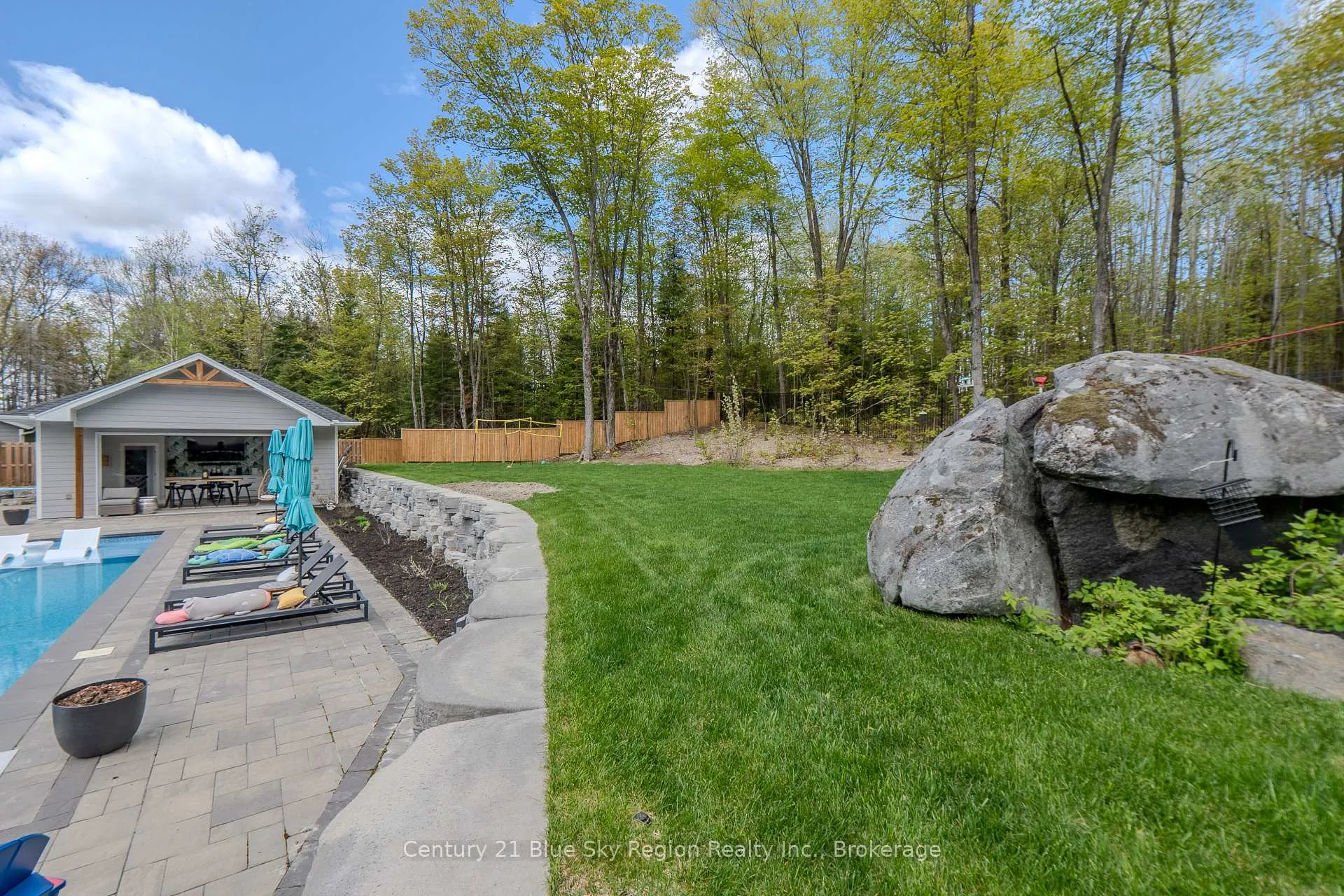 Photo 11 of 54 Grey Stone Avenue, North Bay, Airport — HOMEH