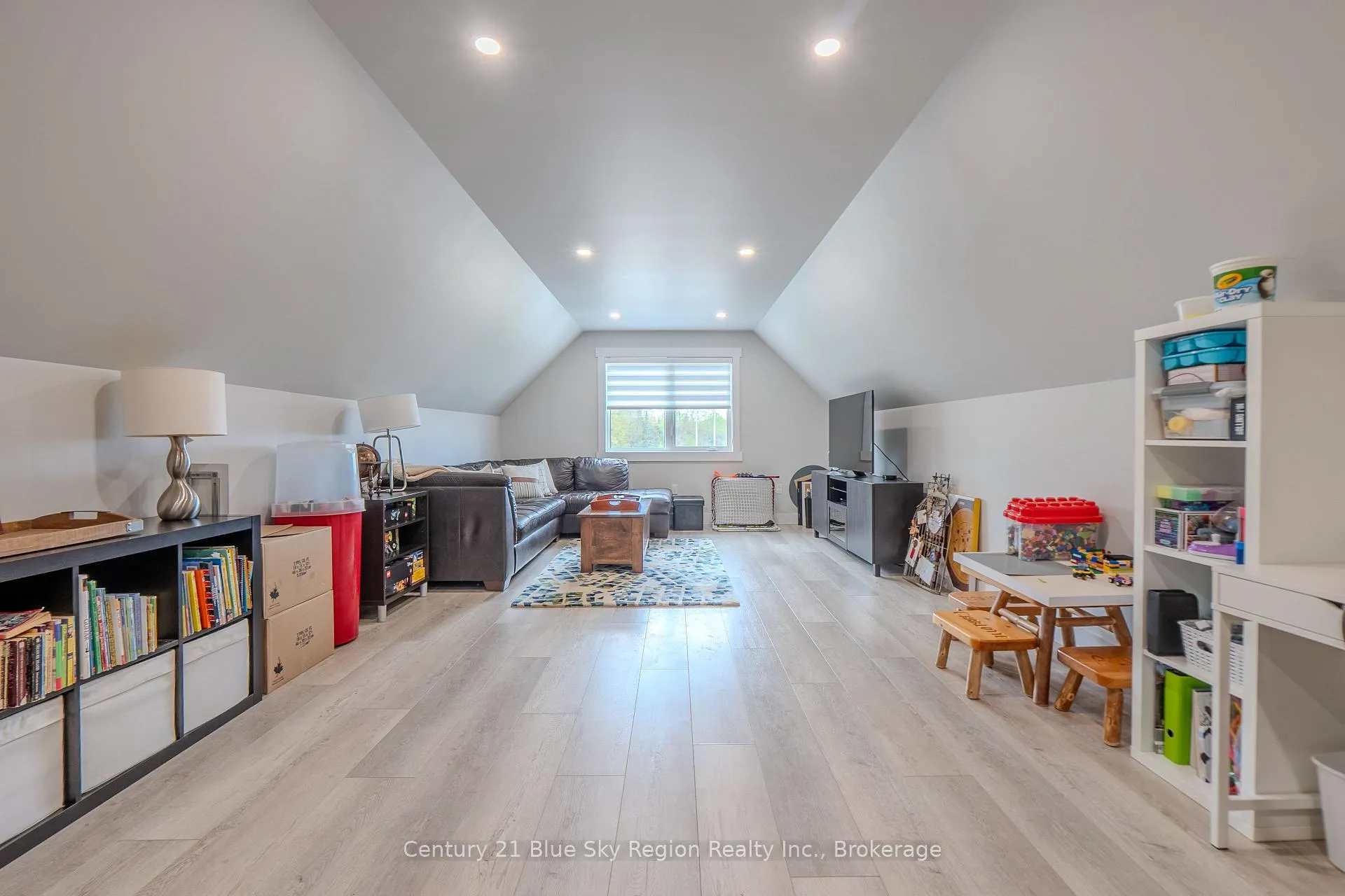 Photo 49 of 54 Grey Stone Avenue, North Bay, Airport — HOMEH