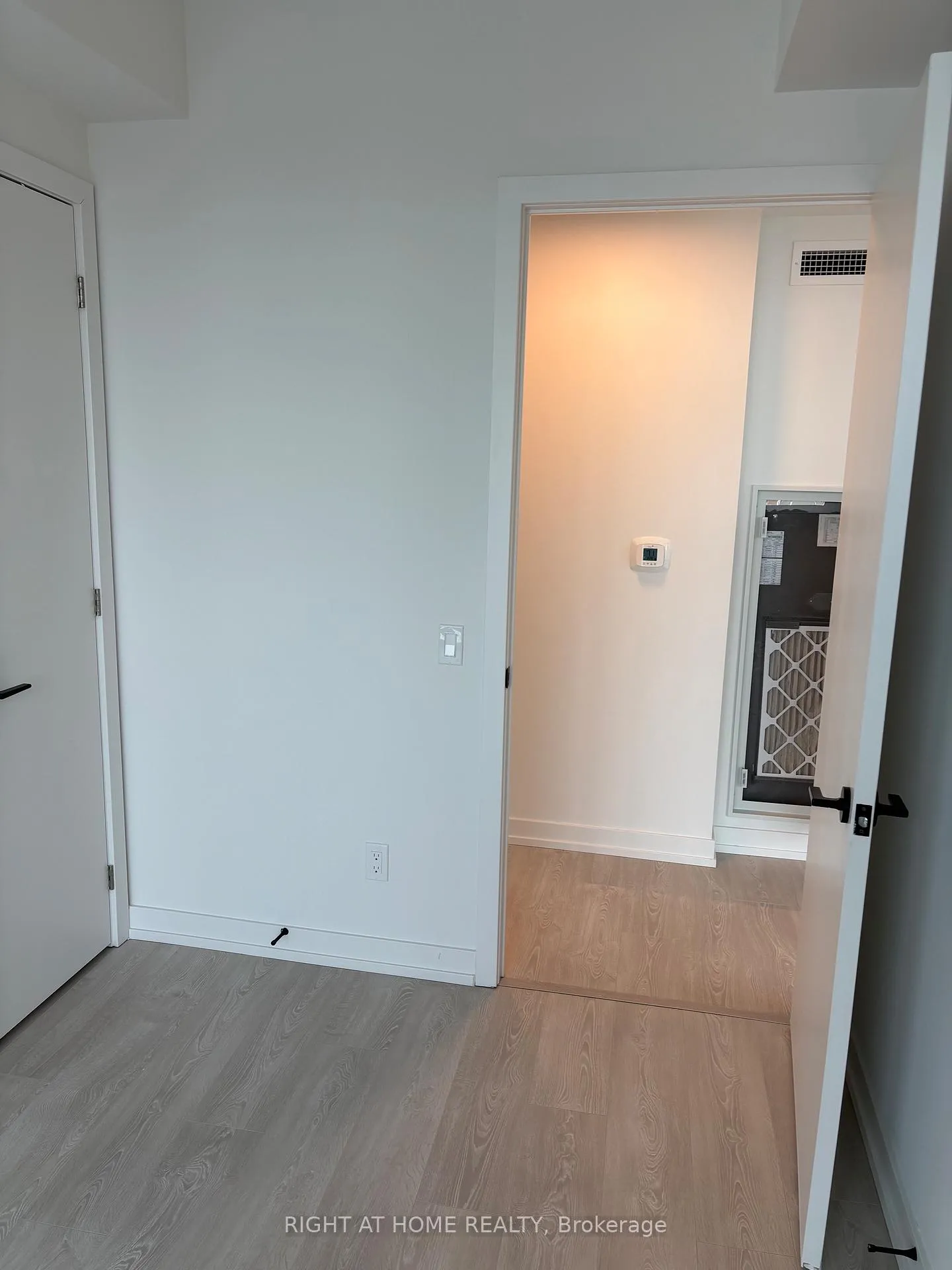 Photo 3 of Unit 2711, 35 Parliament Street E, Toronto, Waterfront Communities — HOMEH