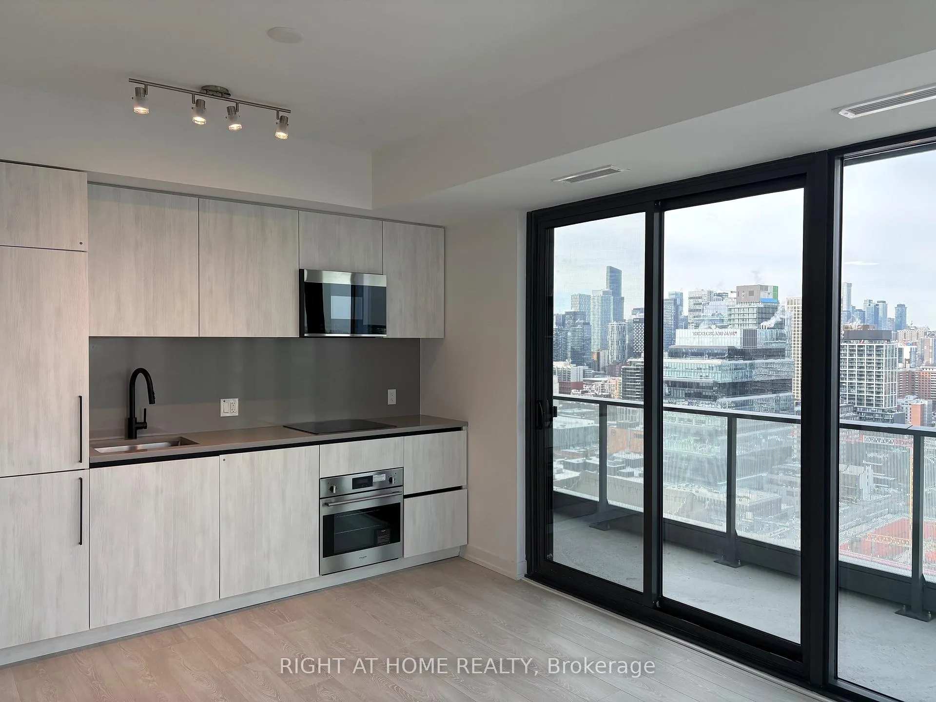 Photo 4 of Unit 2711, 35 Parliament Street E, Toronto, Waterfront Communities — HOMEH
