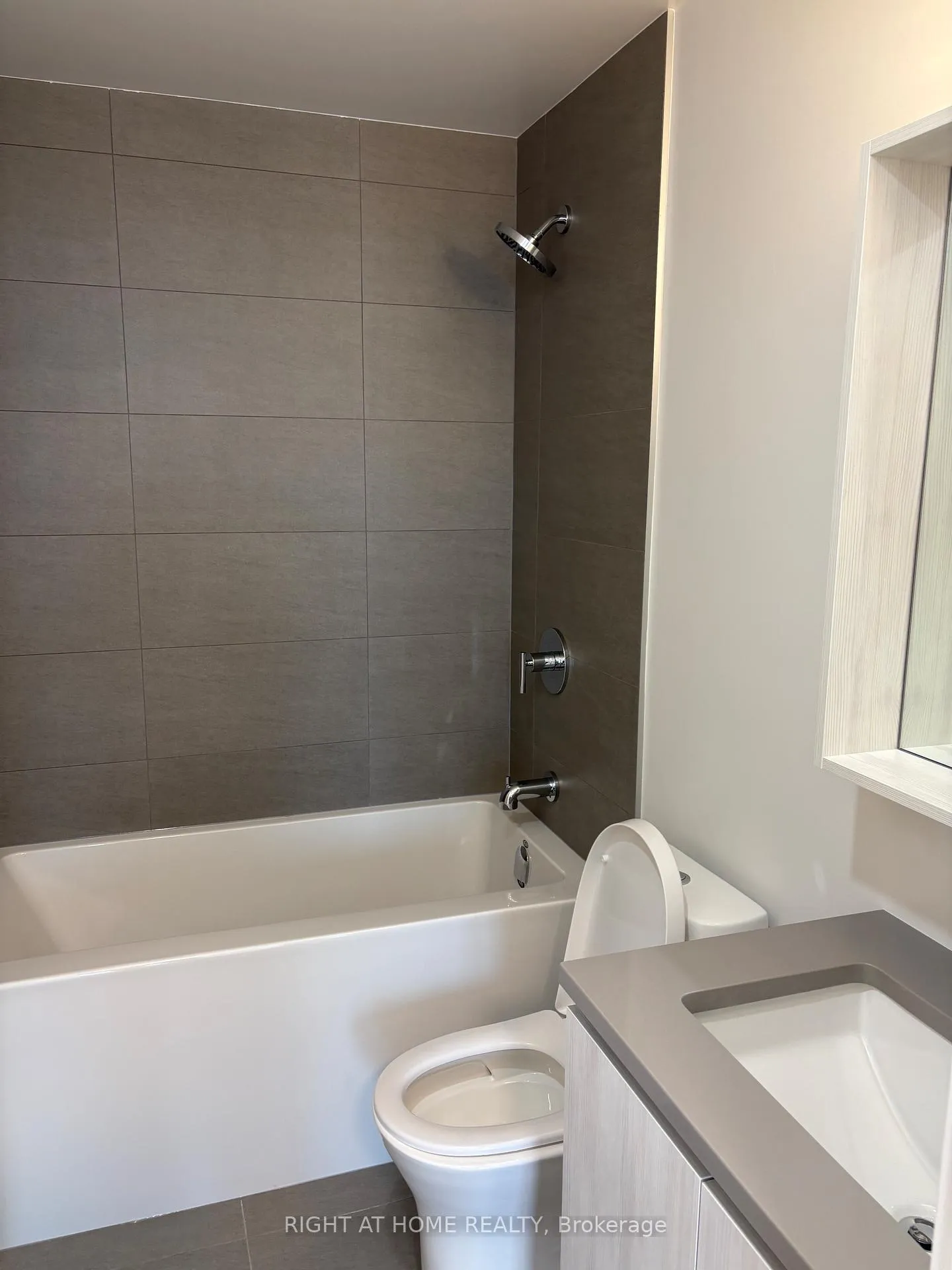 Photo 8 of Unit 2711, 35 Parliament Street E, Toronto, Waterfront Communities — HOMEH
