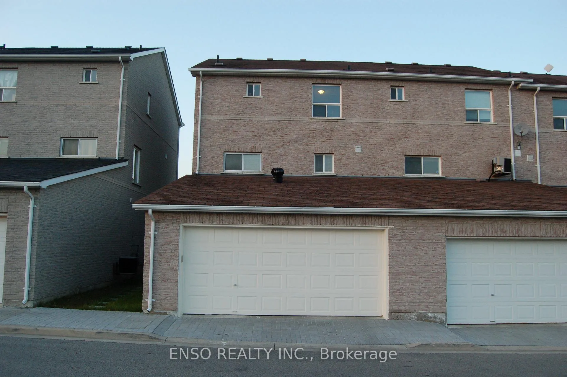Photo 3 of 112 Sunway Square, Markham, Raymerville — HOMEH