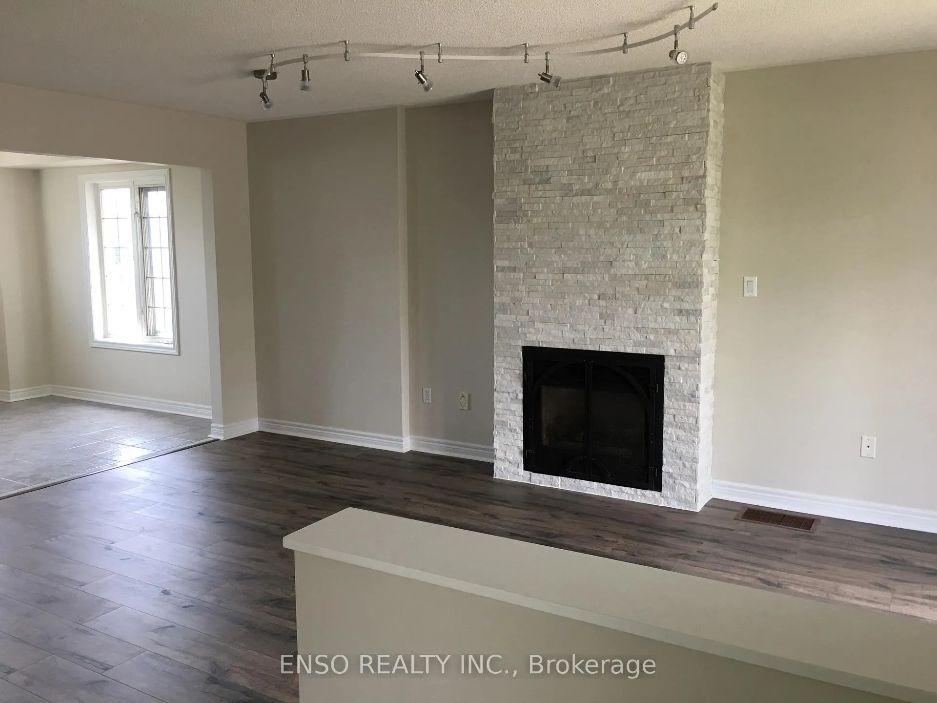 Photo 4 of 112 Sunway Square, Markham, Raymerville — HOMEH