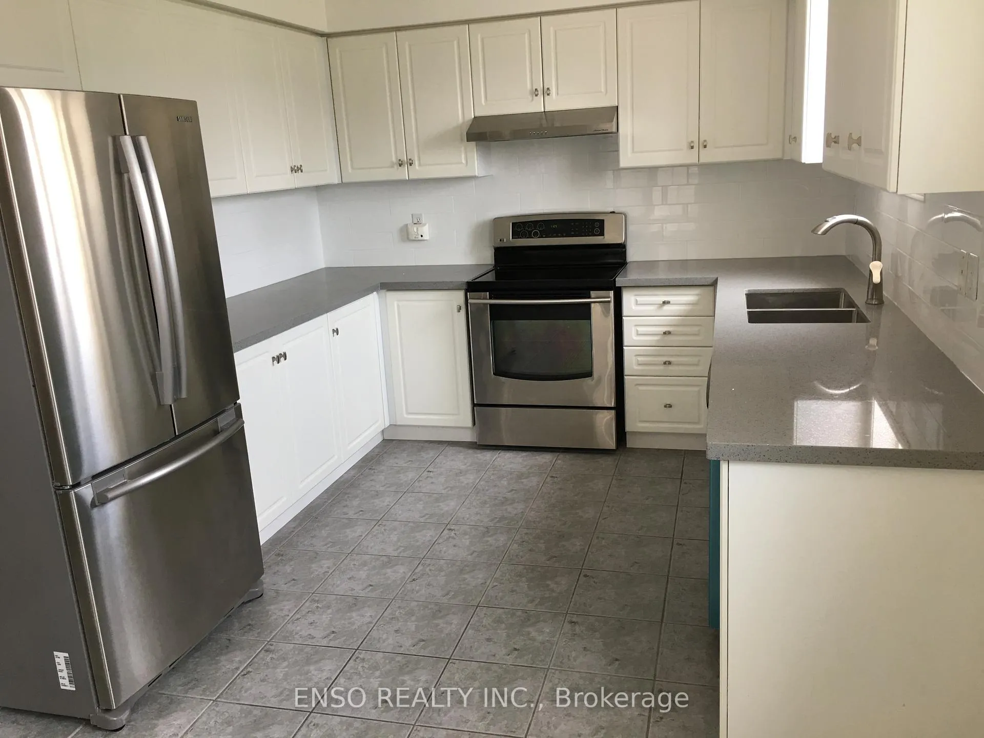 Photo 5 of 112 Sunway Square, Markham, Raymerville — HOMEH