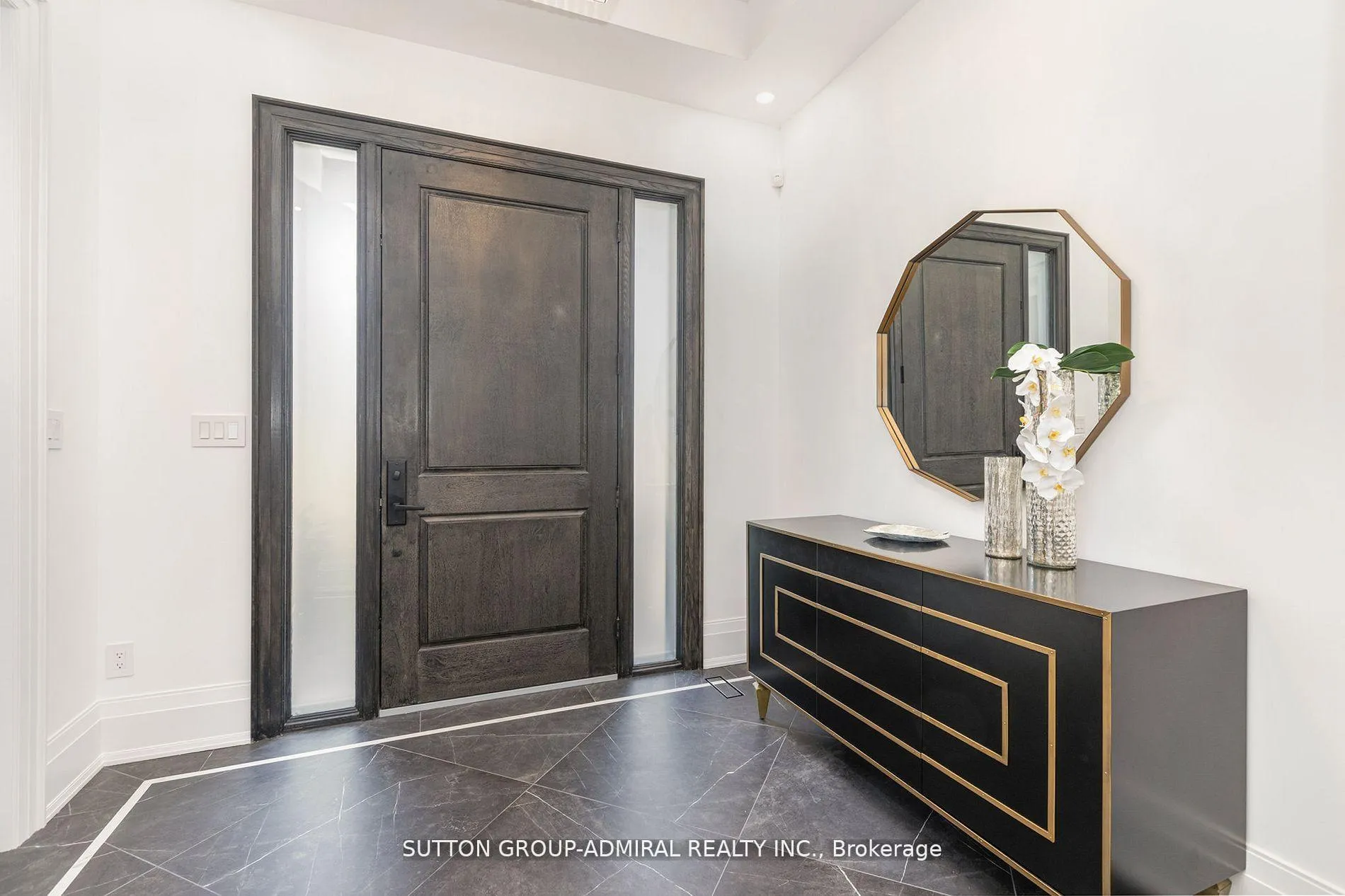 Photo 3 of 125 Regina Avenue, Toronto, Englemount-Lawrence — HOMEH