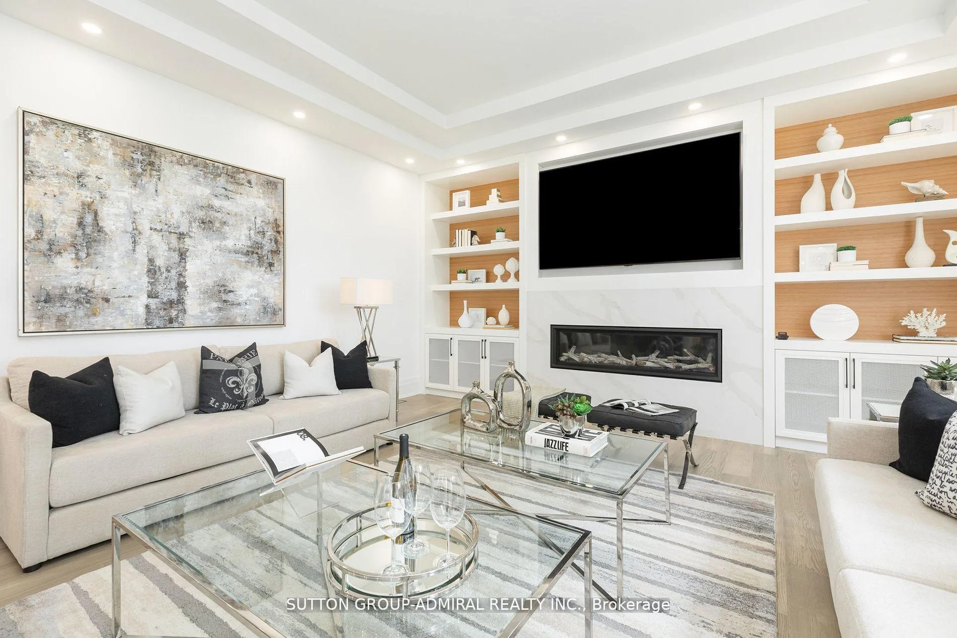 Photo 8 of 125 Regina Avenue, Toronto, Englemount-Lawrence — HOMEH