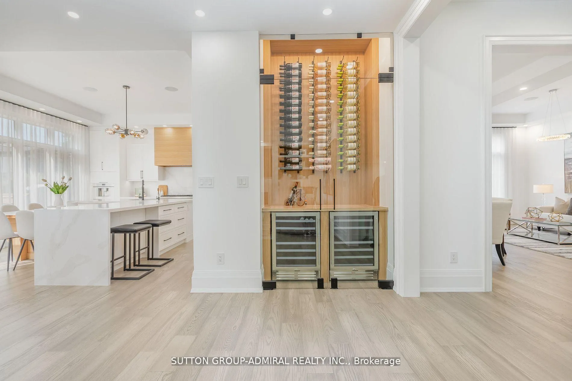 Photo 9 of 125 Regina Avenue, Toronto, Englemount-Lawrence — HOMEH