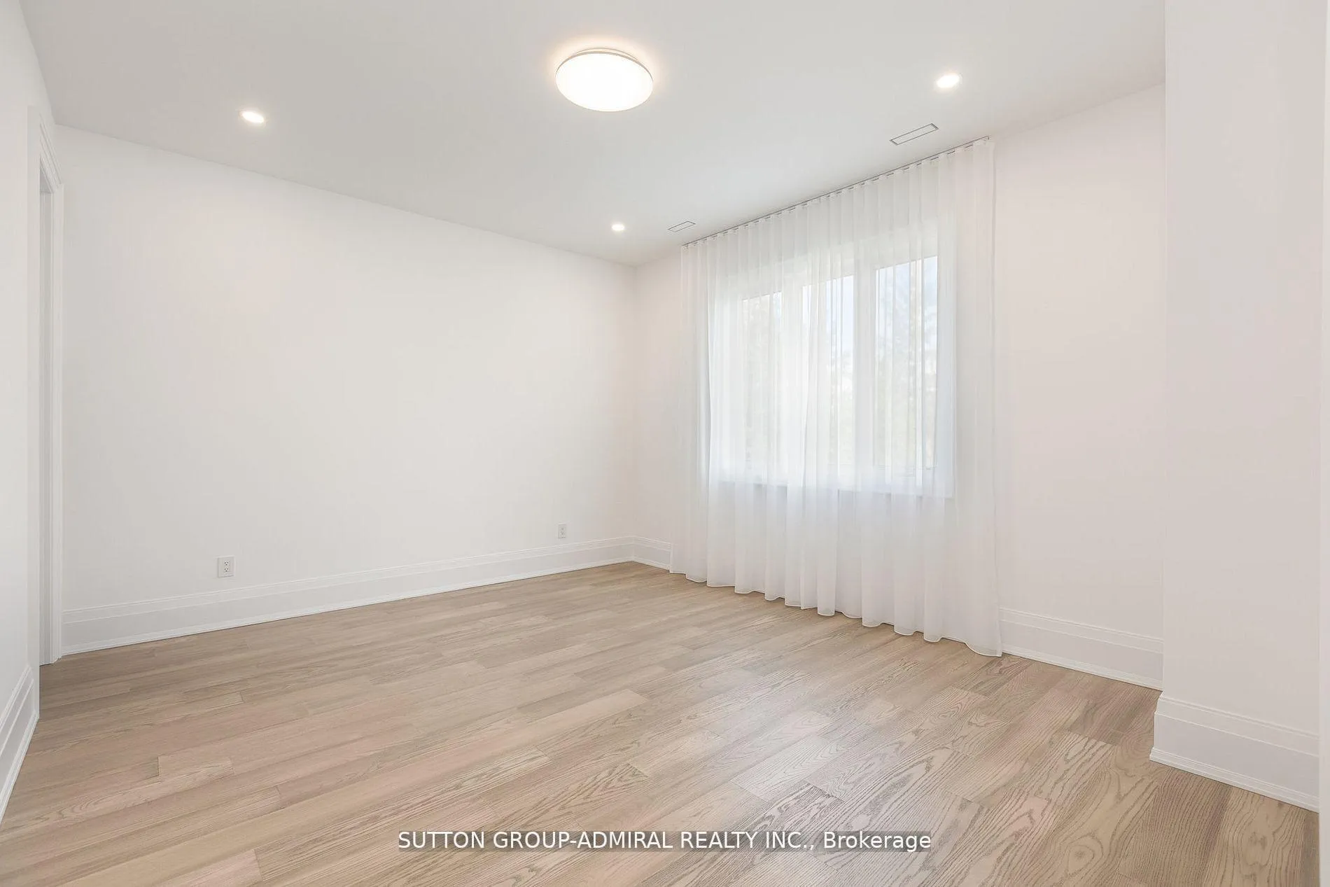 Photo 21 of 125 Regina Avenue, Toronto, Englemount-Lawrence — HOMEH