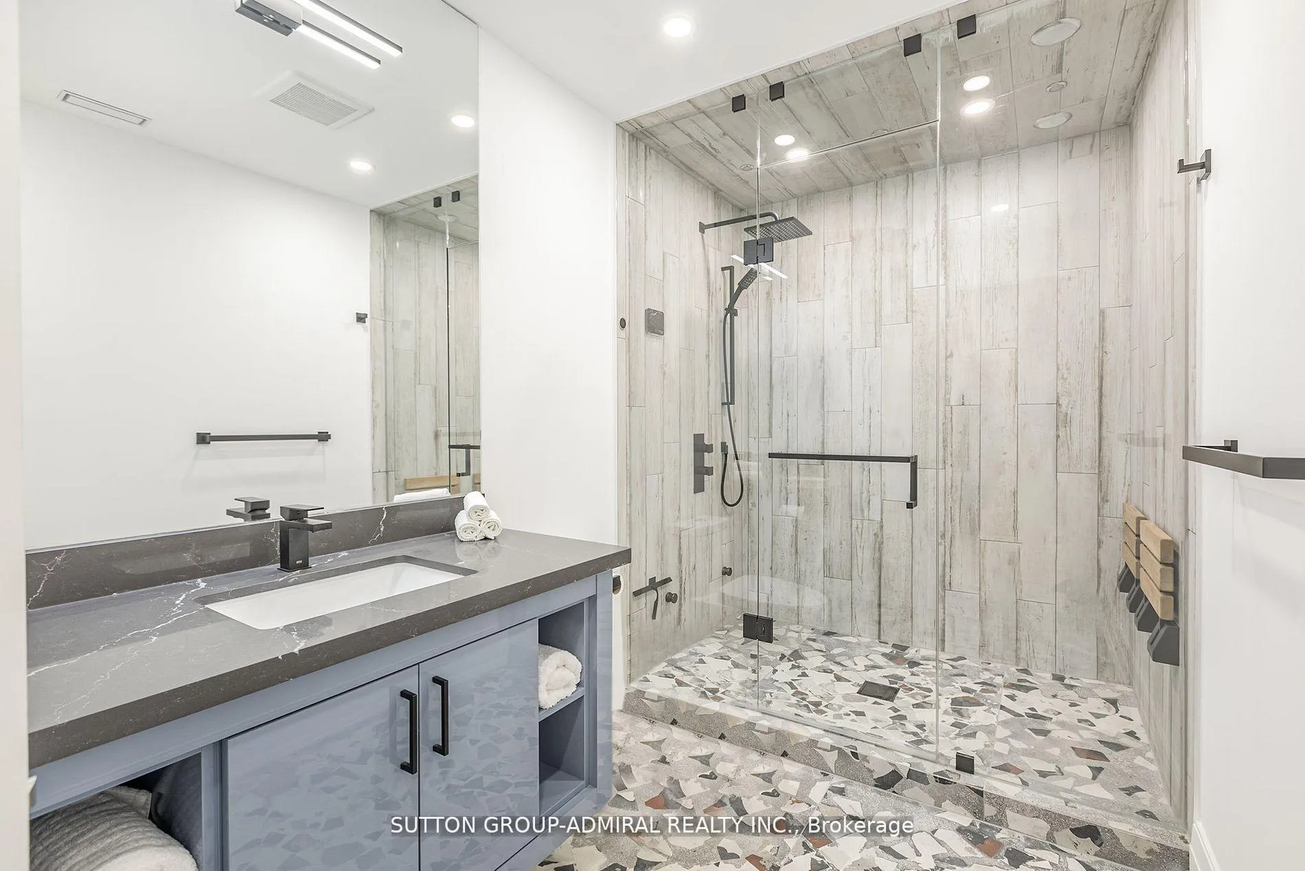 Photo 28 of 125 Regina Avenue, Toronto, Englemount-Lawrence — HOMEH