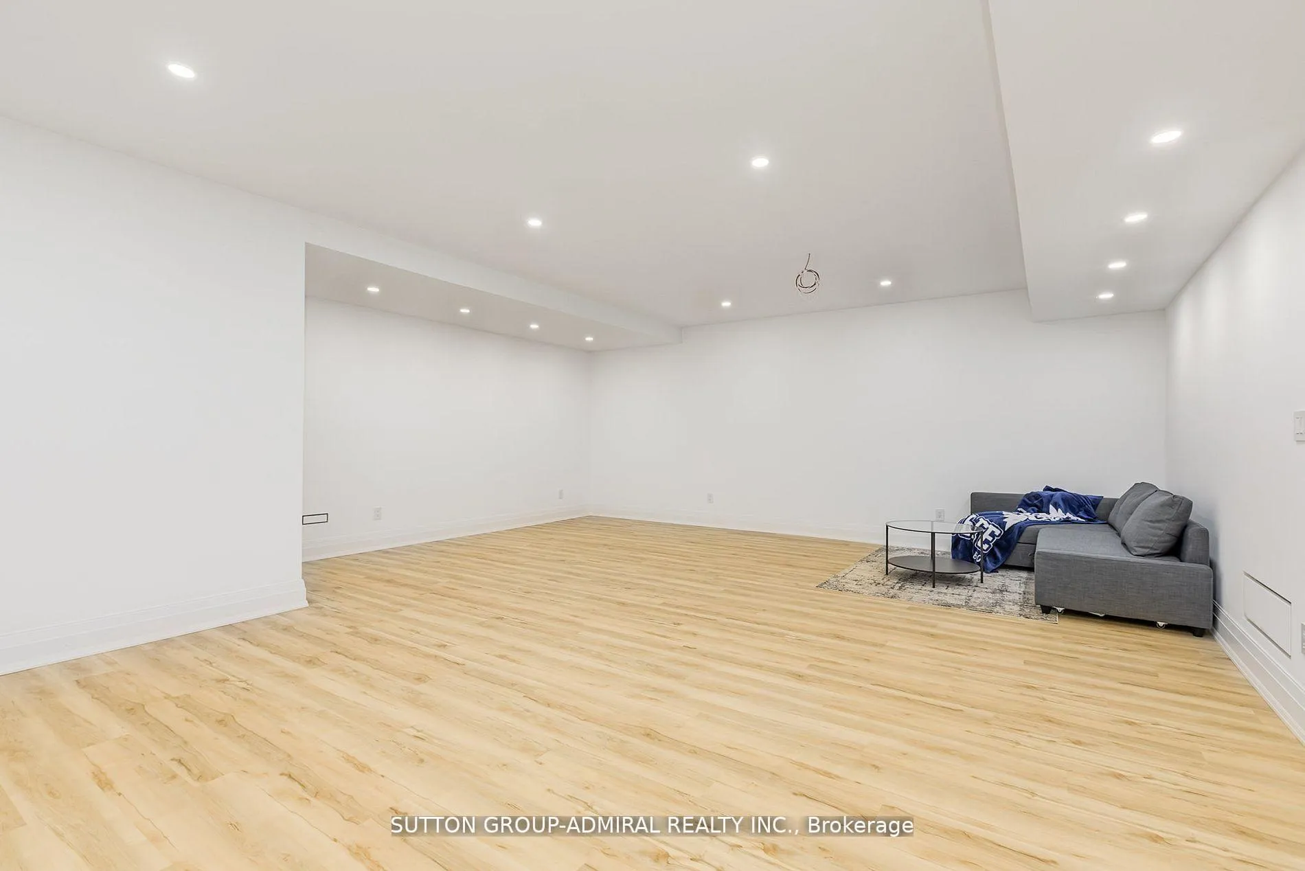 Photo 29 of 125 Regina Avenue, Toronto, Englemount-Lawrence — HOMEH