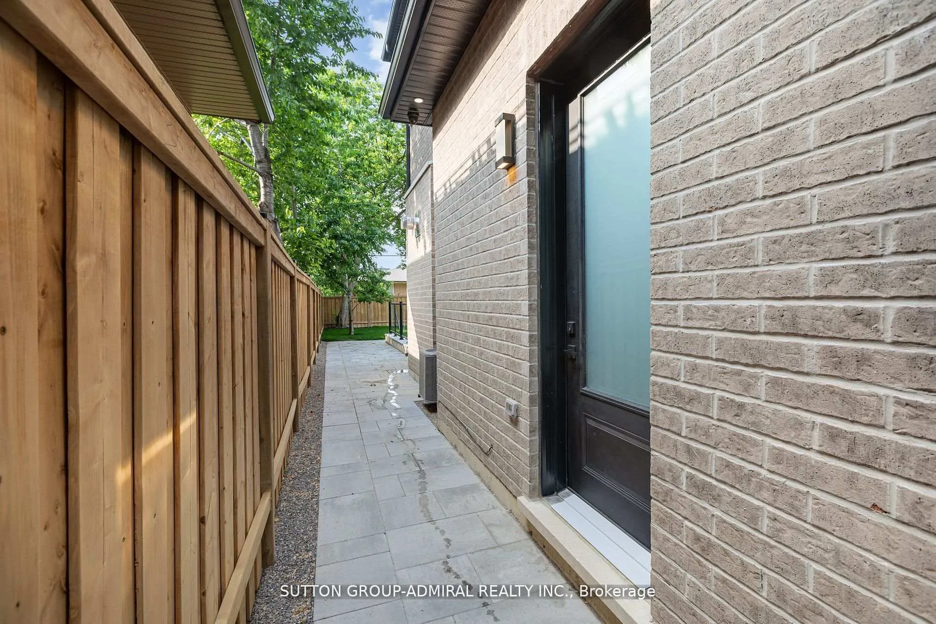 Photo 31 of 125 Regina Avenue, Toronto, Englemount-Lawrence — HOMEH