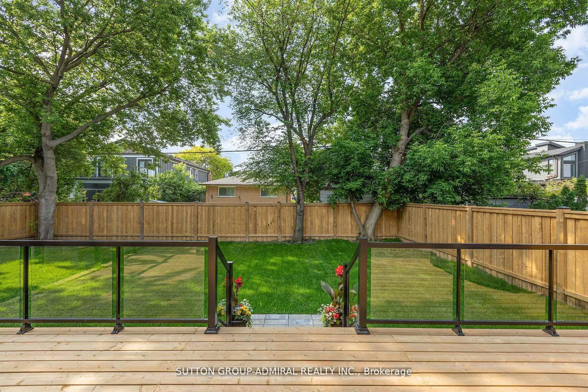 Photo 32 of 125 Regina Avenue, Toronto, Englemount-Lawrence — HOMEH
