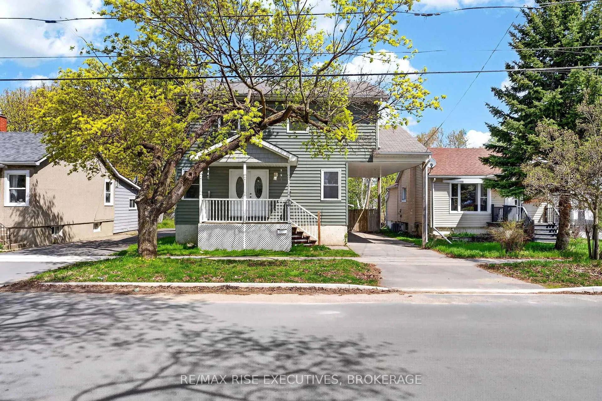 Photo 2 of 29 Seventh Avenue, Kingston, East of Sir John A. Blvd — HOMEH