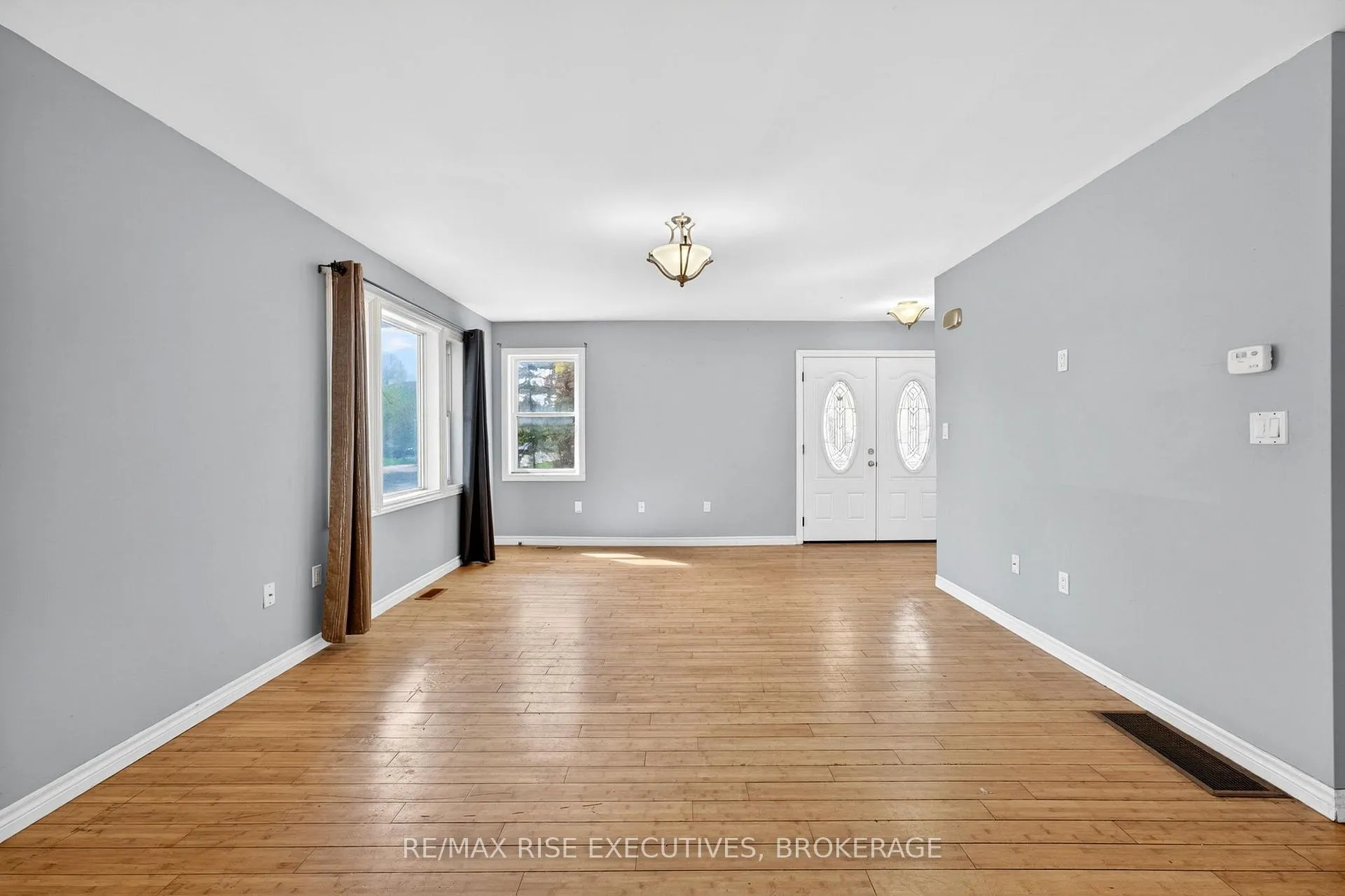 Photo 6 of 29 Seventh Avenue, Kingston, East of Sir John A. Blvd — HOMEH