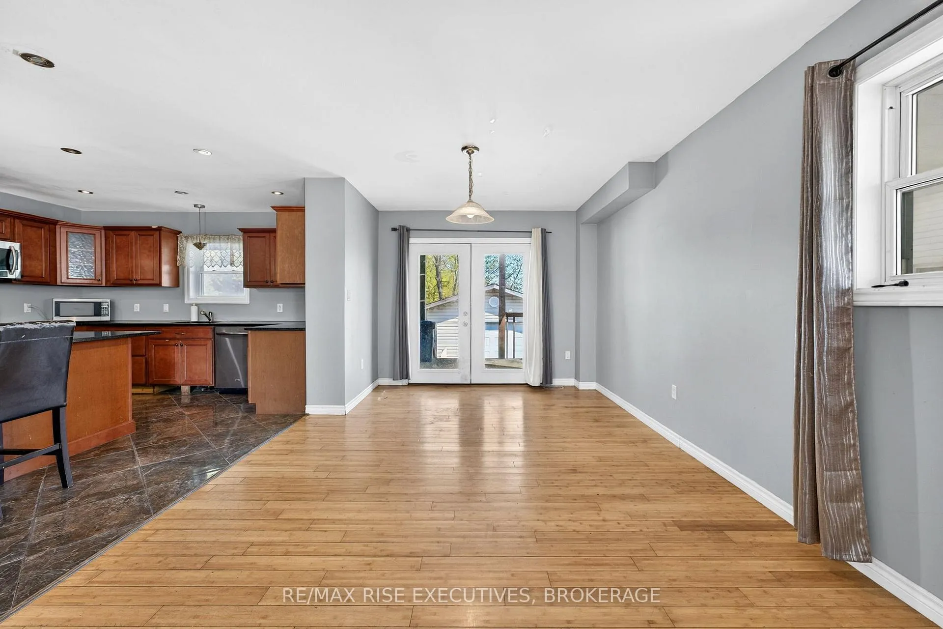 Photo 10 of 29 Seventh Avenue, Kingston, East of Sir John A. Blvd — HOMEH