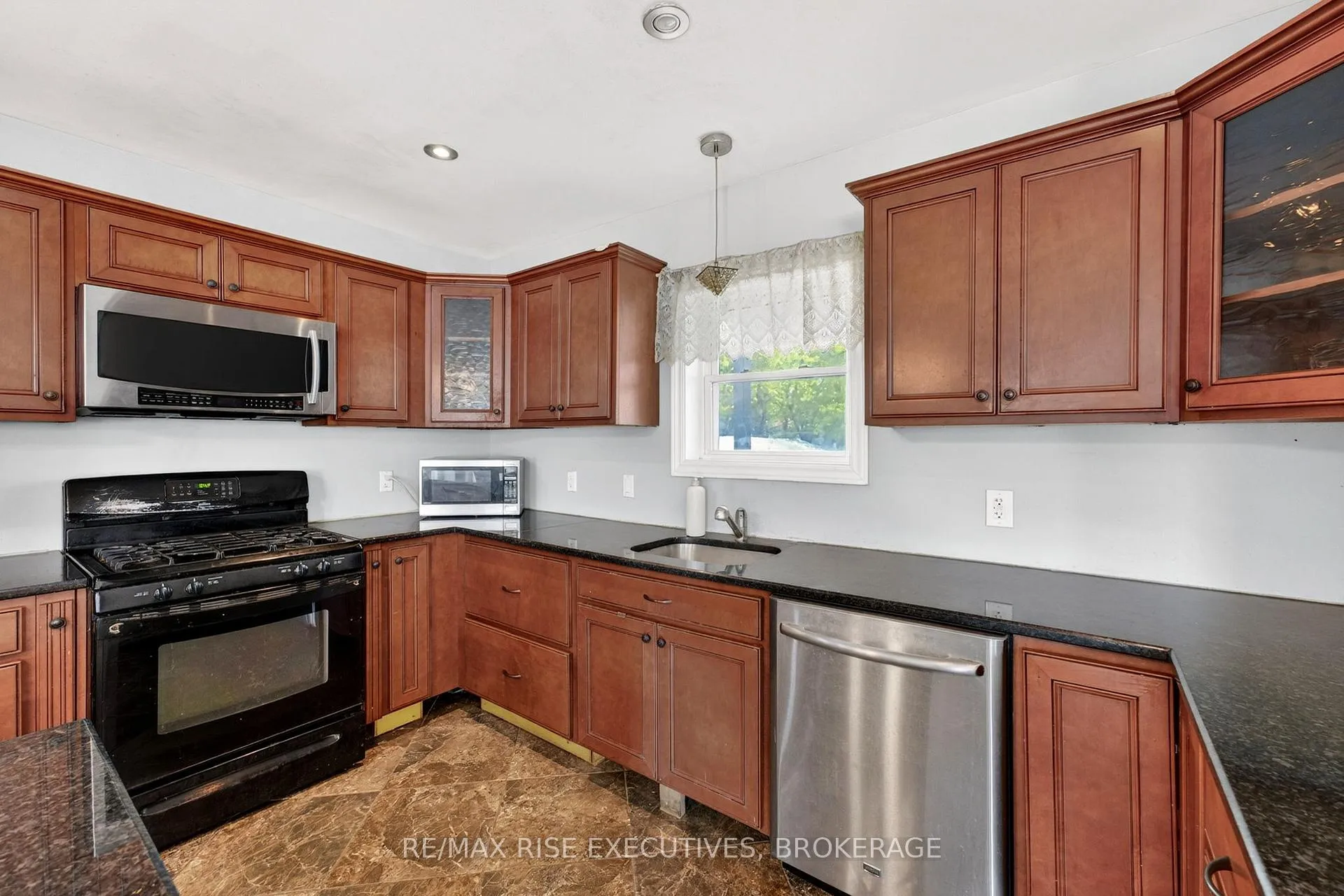 Photo 12 of 29 Seventh Avenue, Kingston, East of Sir John A. Blvd — HOMEH
