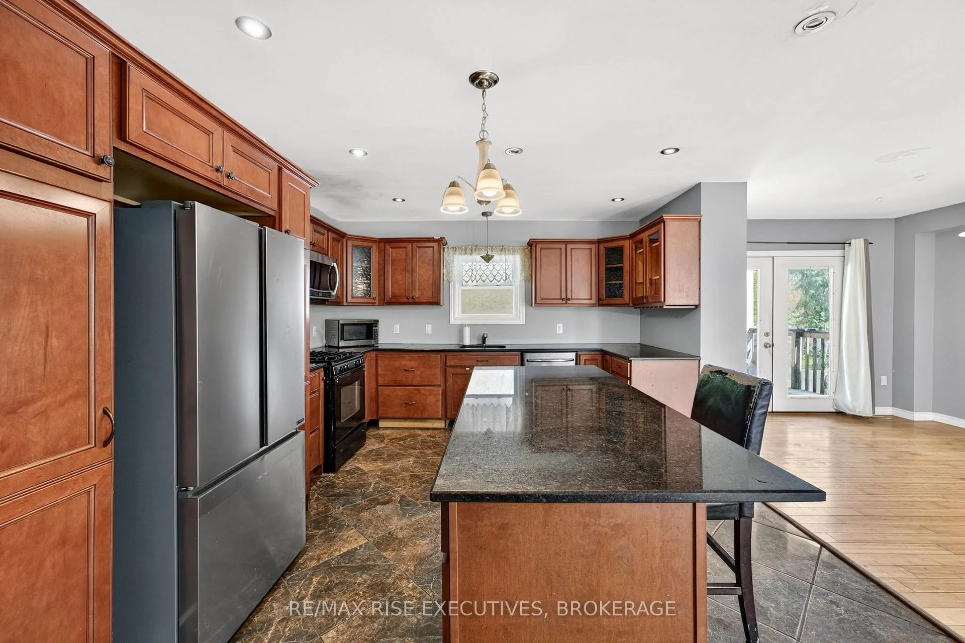 Photo 13 of 29 Seventh Avenue, Kingston, East of Sir John A. Blvd — HOMEH
