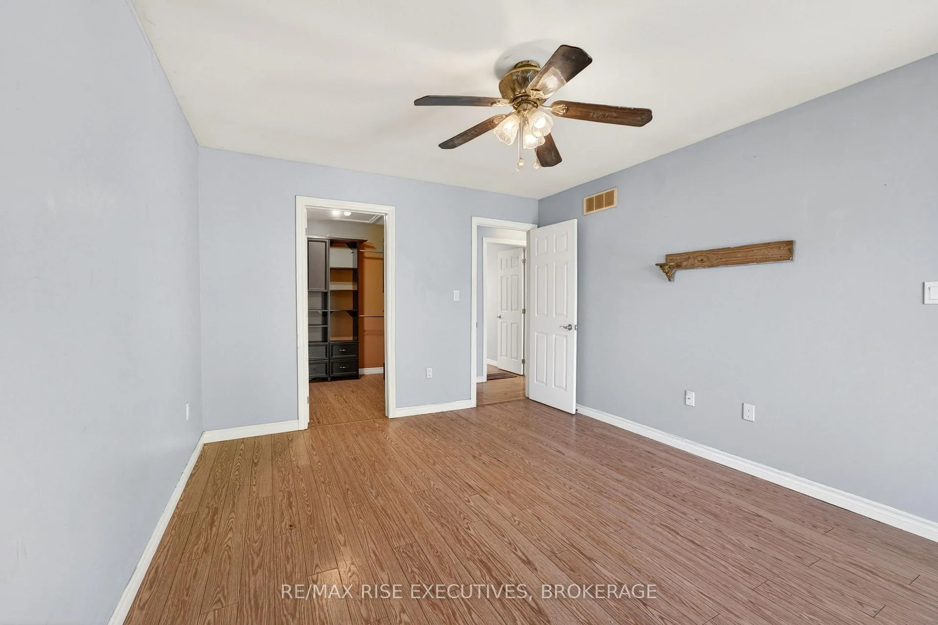 Photo 18 of 29 Seventh Avenue, Kingston, East of Sir John A. Blvd — HOMEH