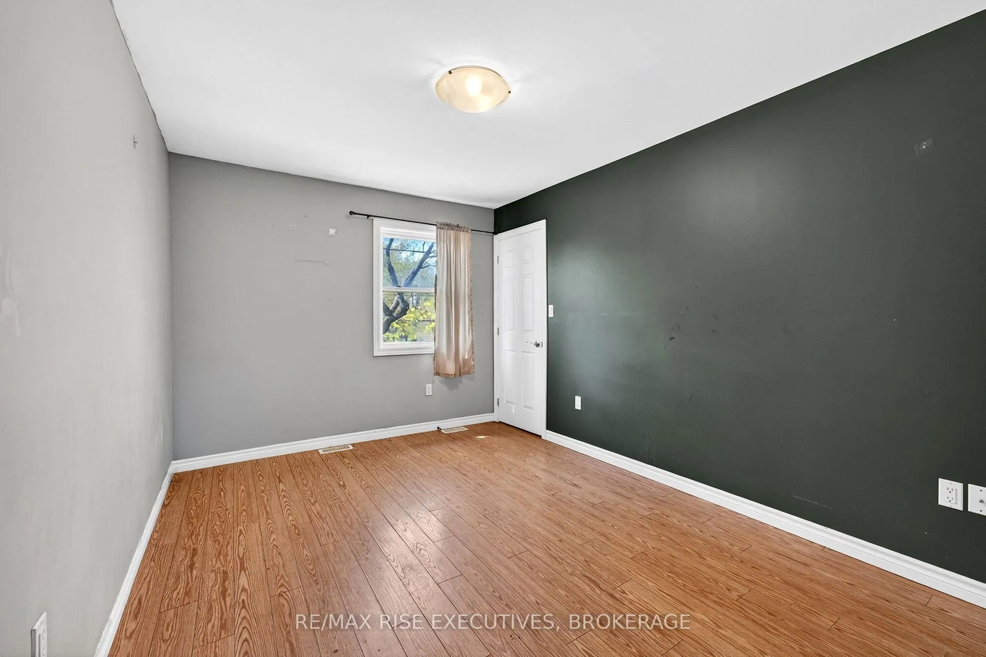 Photo 27 of 29 Seventh Avenue, Kingston, East of Sir John A. Blvd — HOMEH