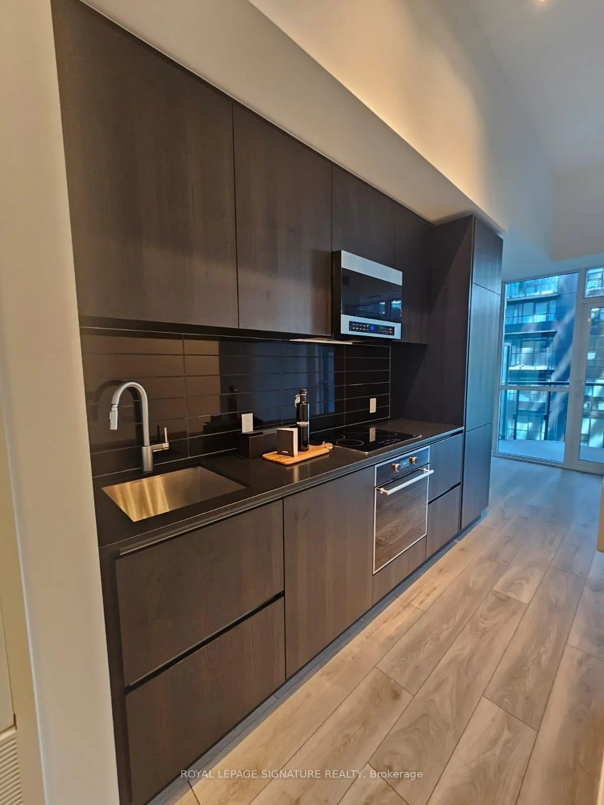 Photo 4 of Unit 609, 110 Broadway Avenue, Toronto, Mount Pleasant West — HOMEH