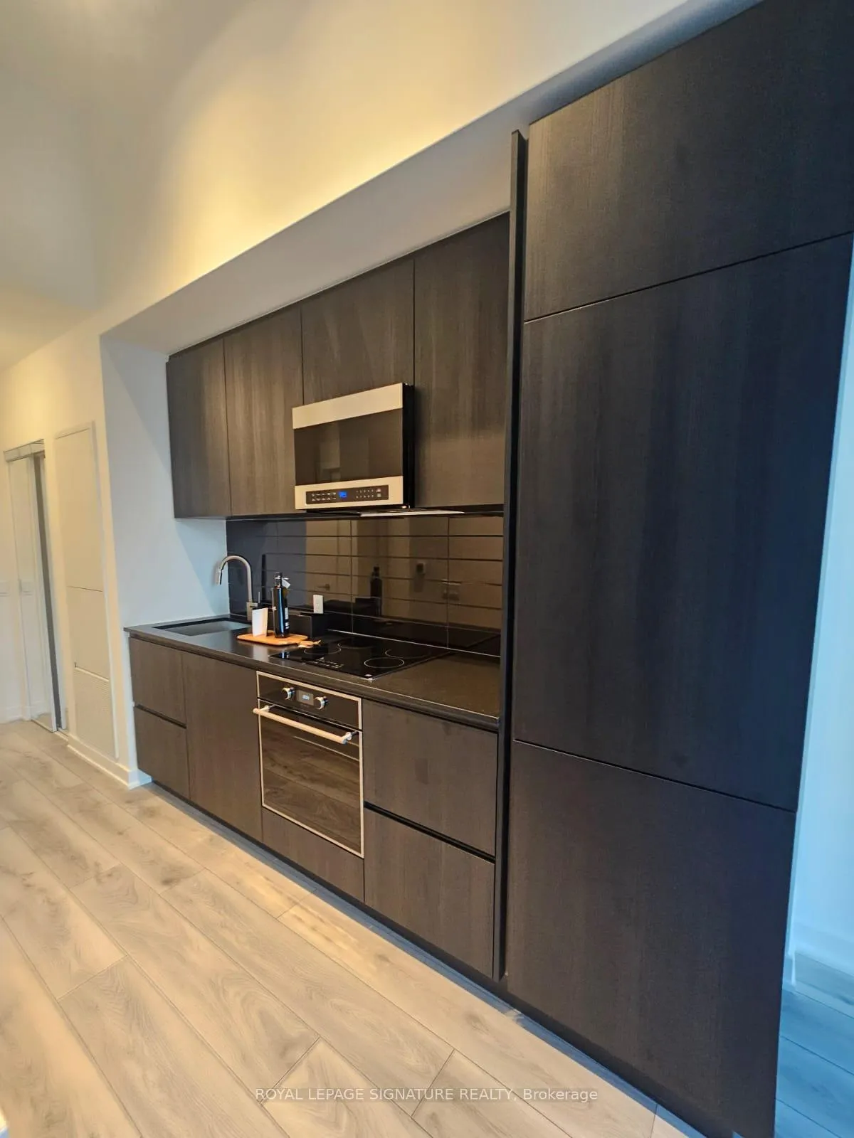 Photo 5 of Unit 609, 110 Broadway Avenue, Toronto, Mount Pleasant West — HOMEH