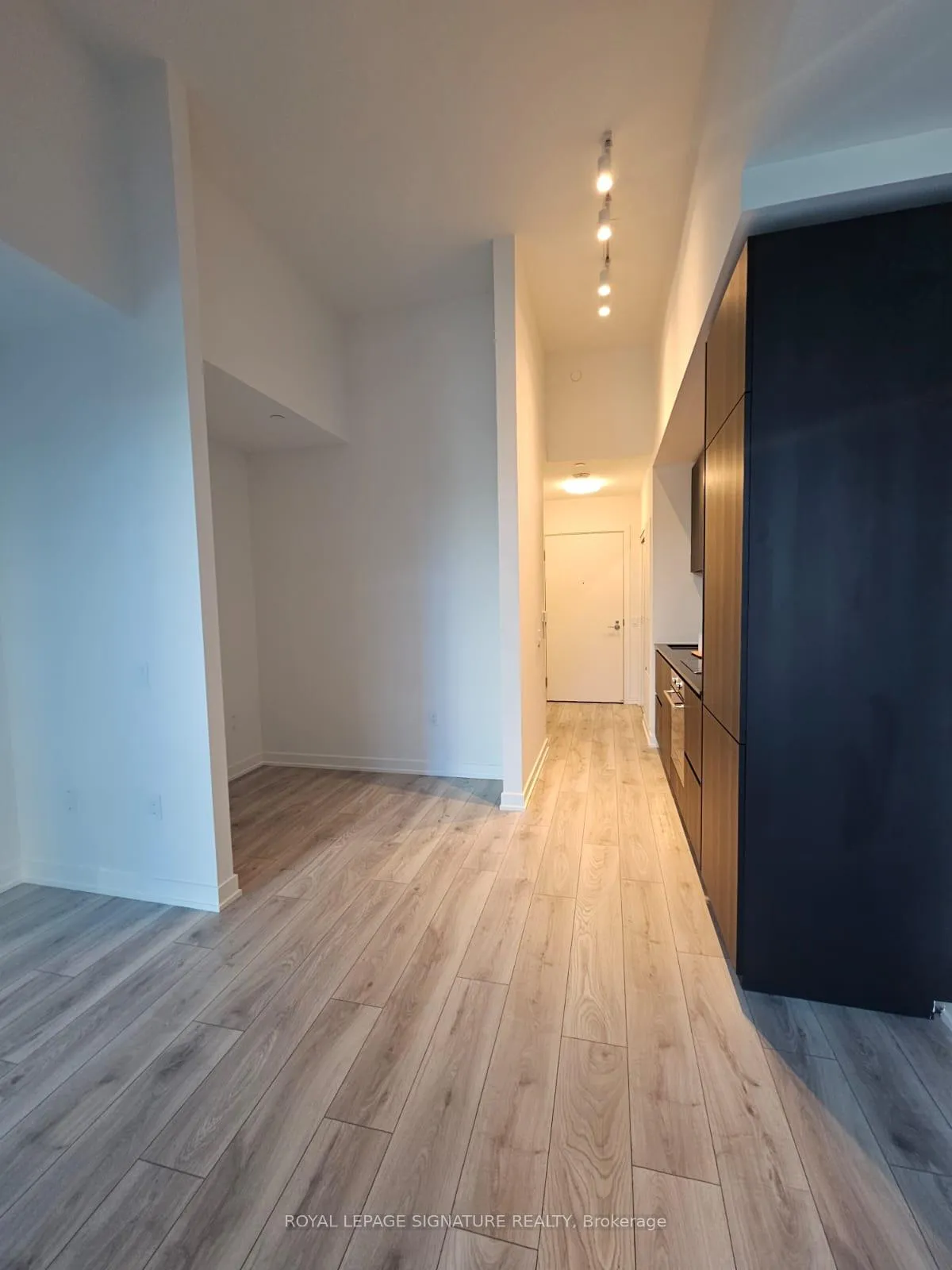Photo 6 of Unit 609, 110 Broadway Avenue, Toronto, Mount Pleasant West — HOMEH