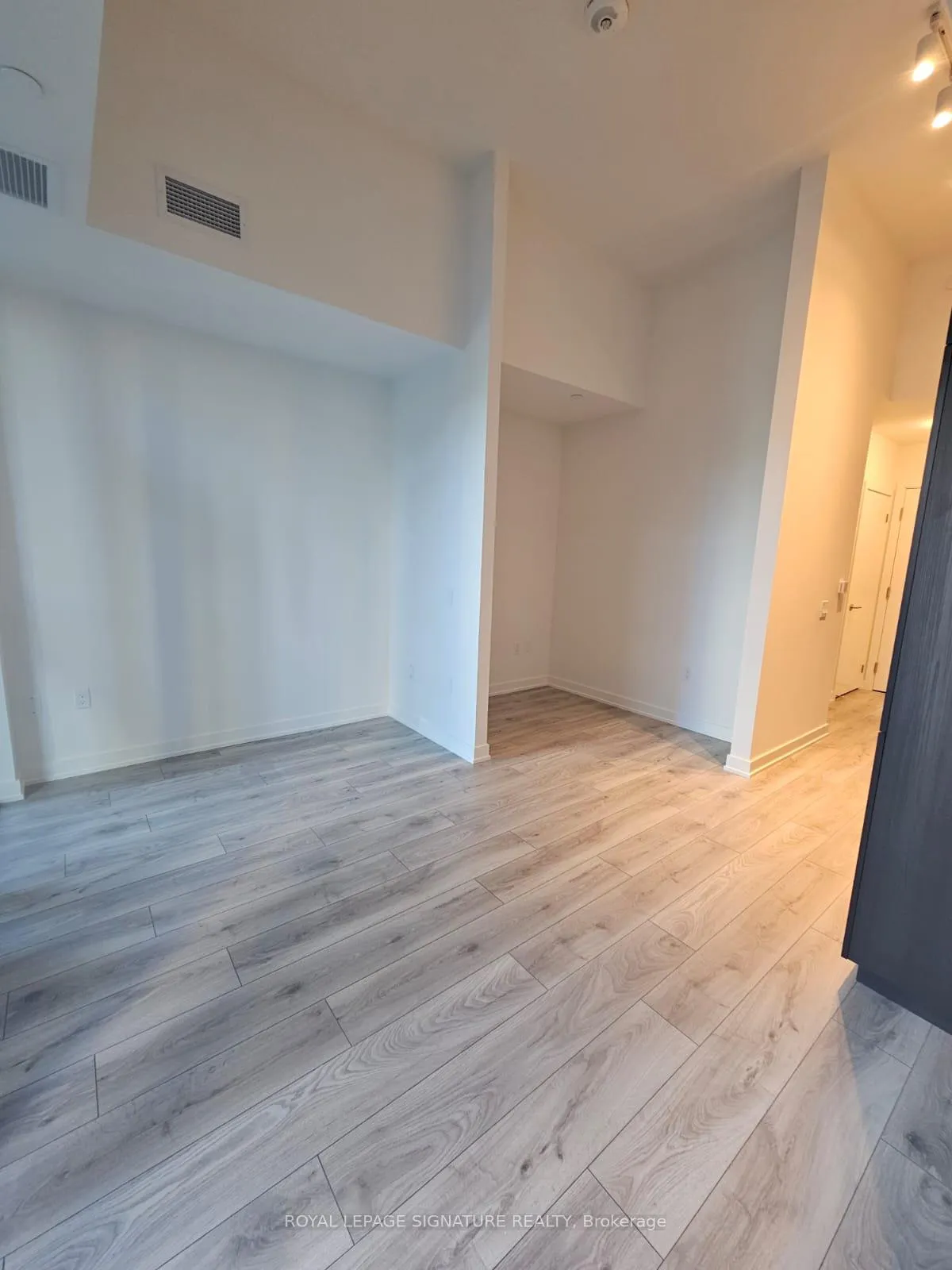 Photo 7 of Unit 609, 110 Broadway Avenue, Toronto, Mount Pleasant West — HOMEH