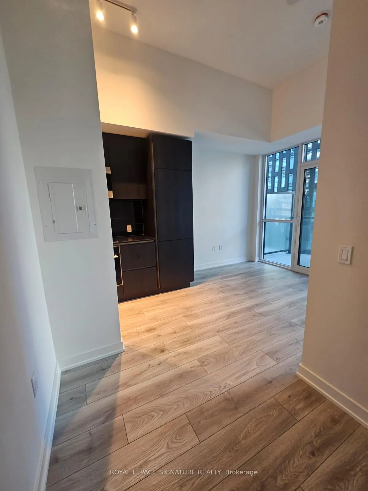 Photo 8 of Unit 609, 110 Broadway Avenue, Toronto, Mount Pleasant West — HOMEH