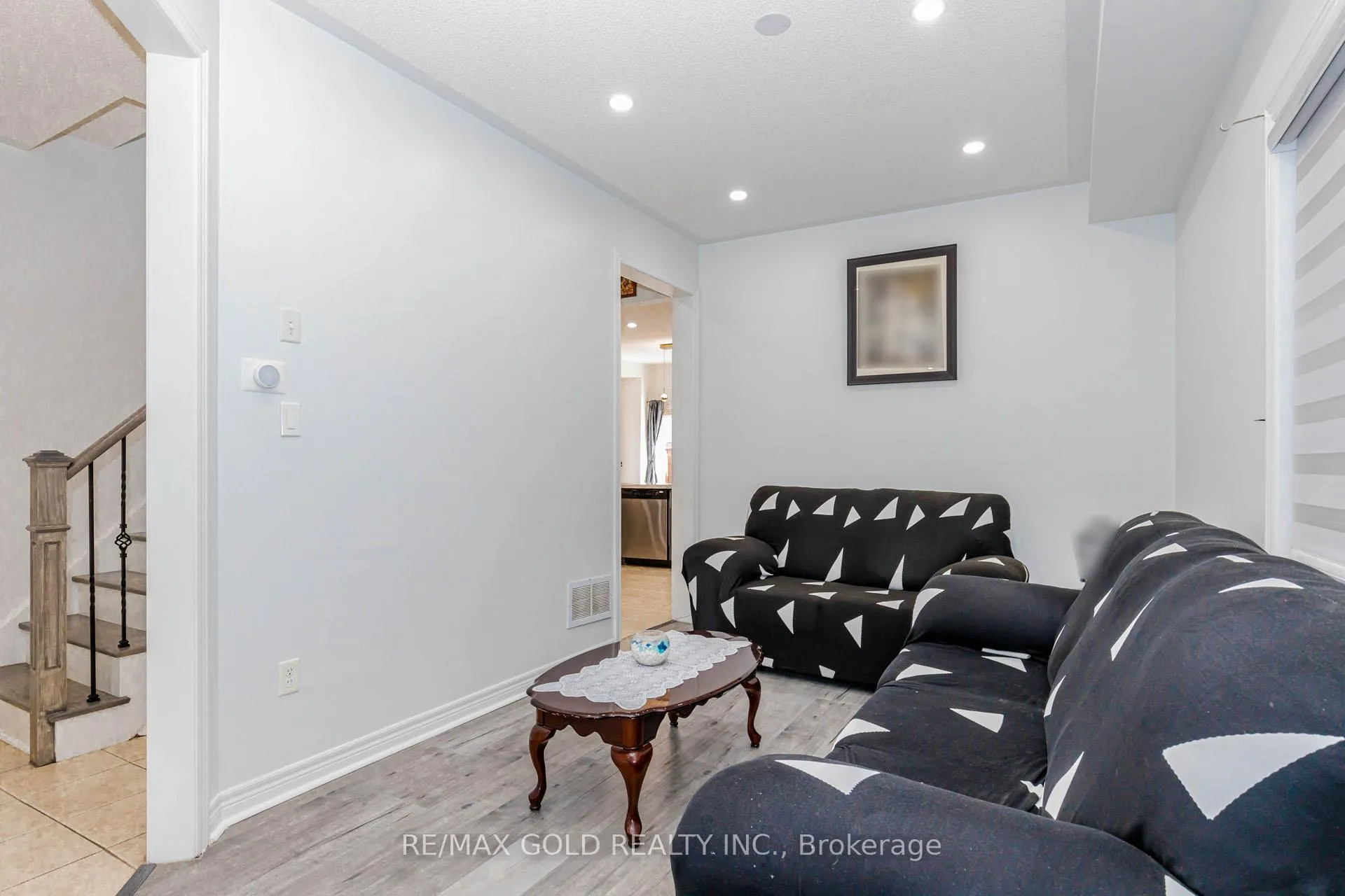 Photo 6 of Unit Upper Level only, 93 Footbridge Crescent, Brampton, Sandringham-Wellington — HOMEH