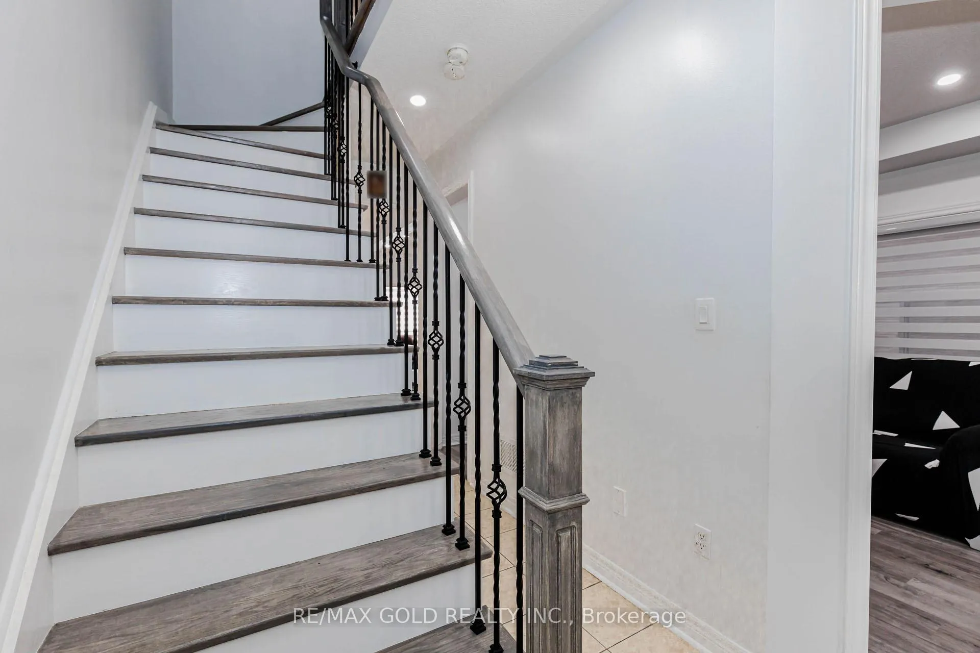 Photo 13 of Unit Upper Level only, 93 Footbridge Crescent, Brampton, Sandringham-Wellington — HOMEH
