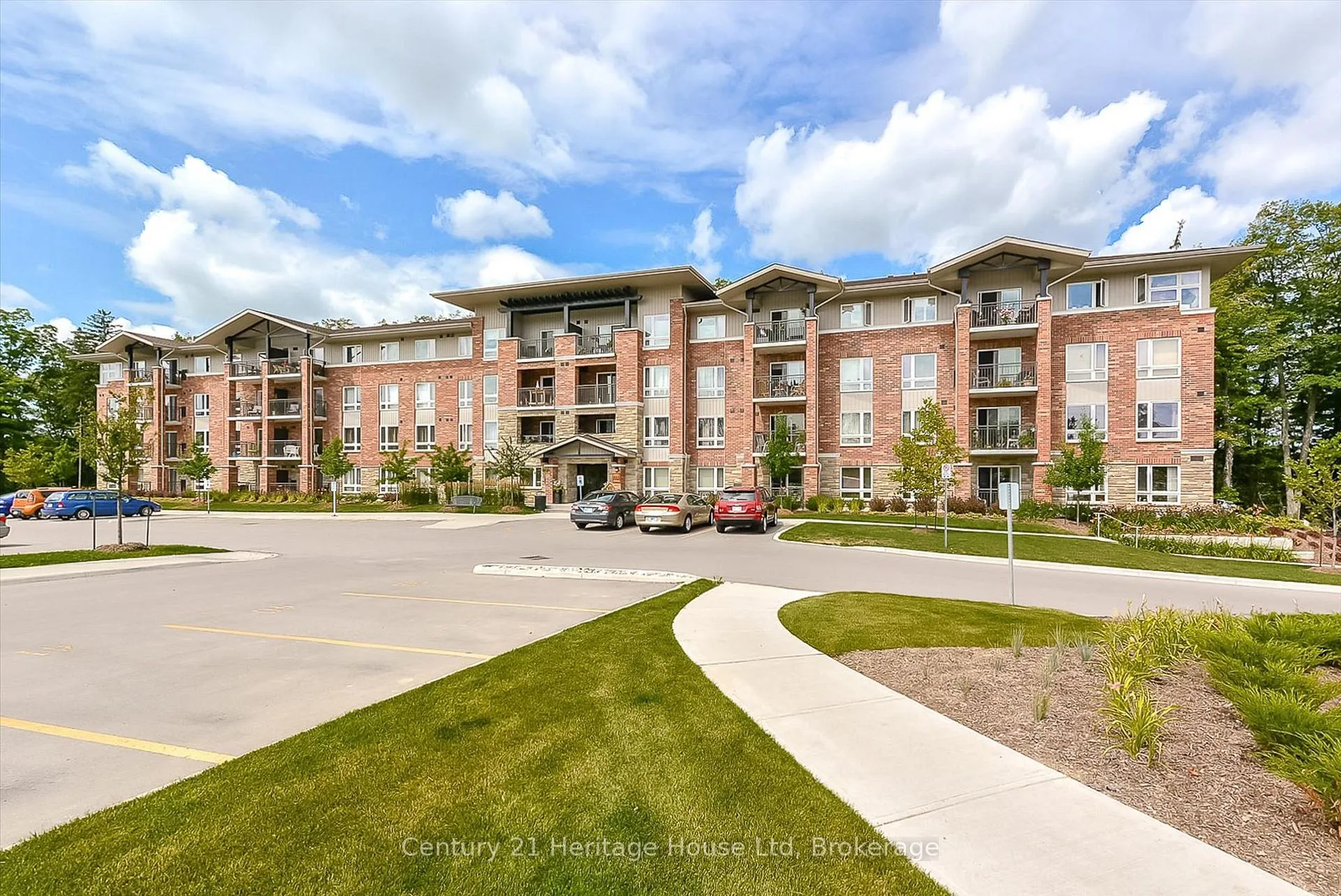 Front of Unit 210, 625 St David Street S