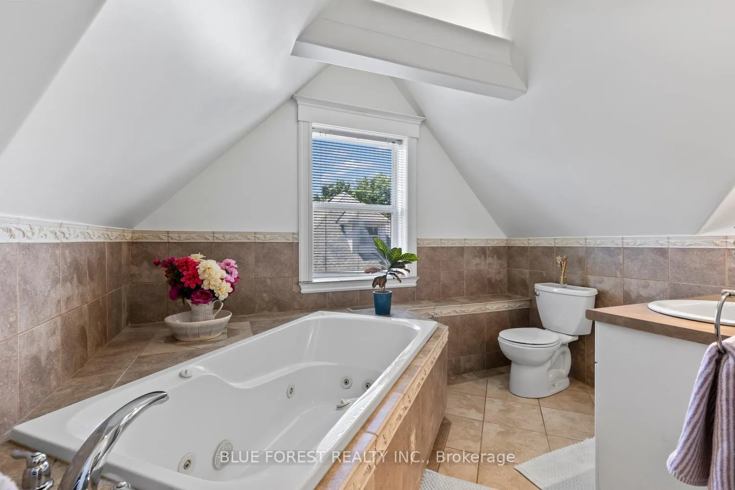 Photo 35 of 46 Gladstone Avenue, St. Thomas — HOMEH